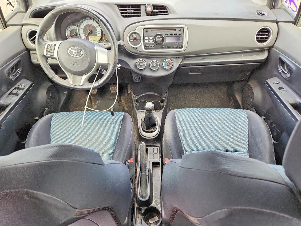 2013 Toyota Yaris 5-door Se Серебряный vin: JTDKTUD36DD542293