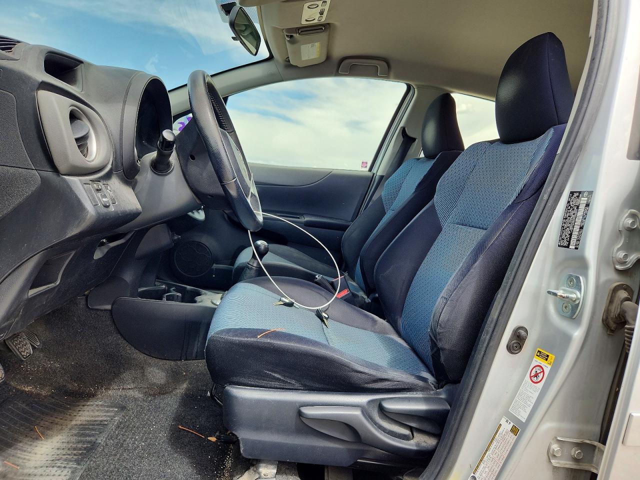 2013 Toyota Yaris 5-door Se Серебряный vin: JTDKTUD36DD542293