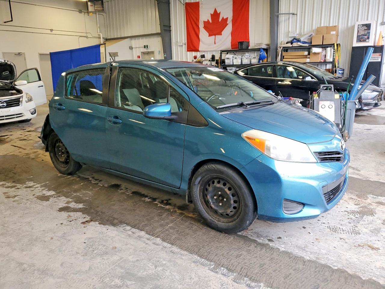 2013 Toyota Yaris 5-door L Бирюзовый vin: JTDKTUD36DD563175