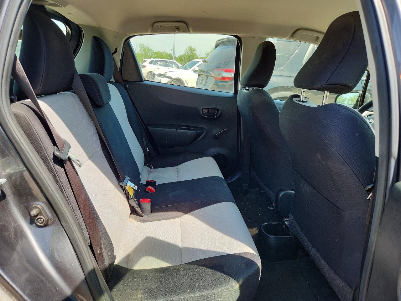 2014 Toyota Yaris 5-door L Gray vin: JTDKTUD36ED587395
