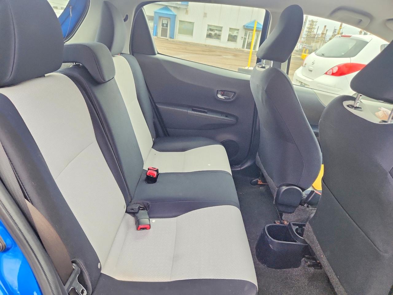 2012 Toyota Yaris 5-door L Blue vin: JTDKTUD37CD508555