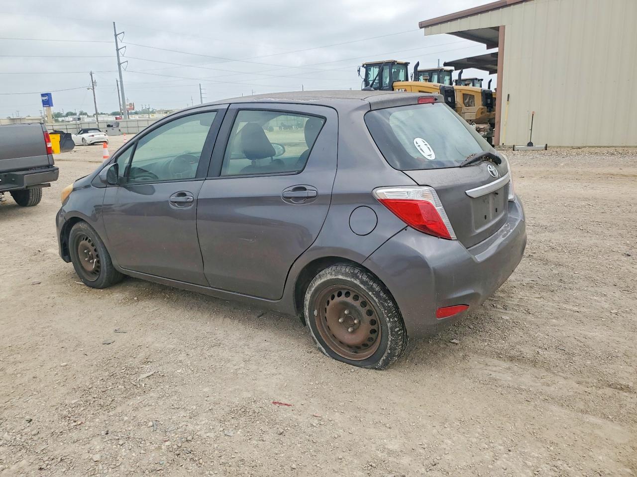 2012 Toyota Yaris 5-door Le Gray vin: JTDKTUD37CD509995