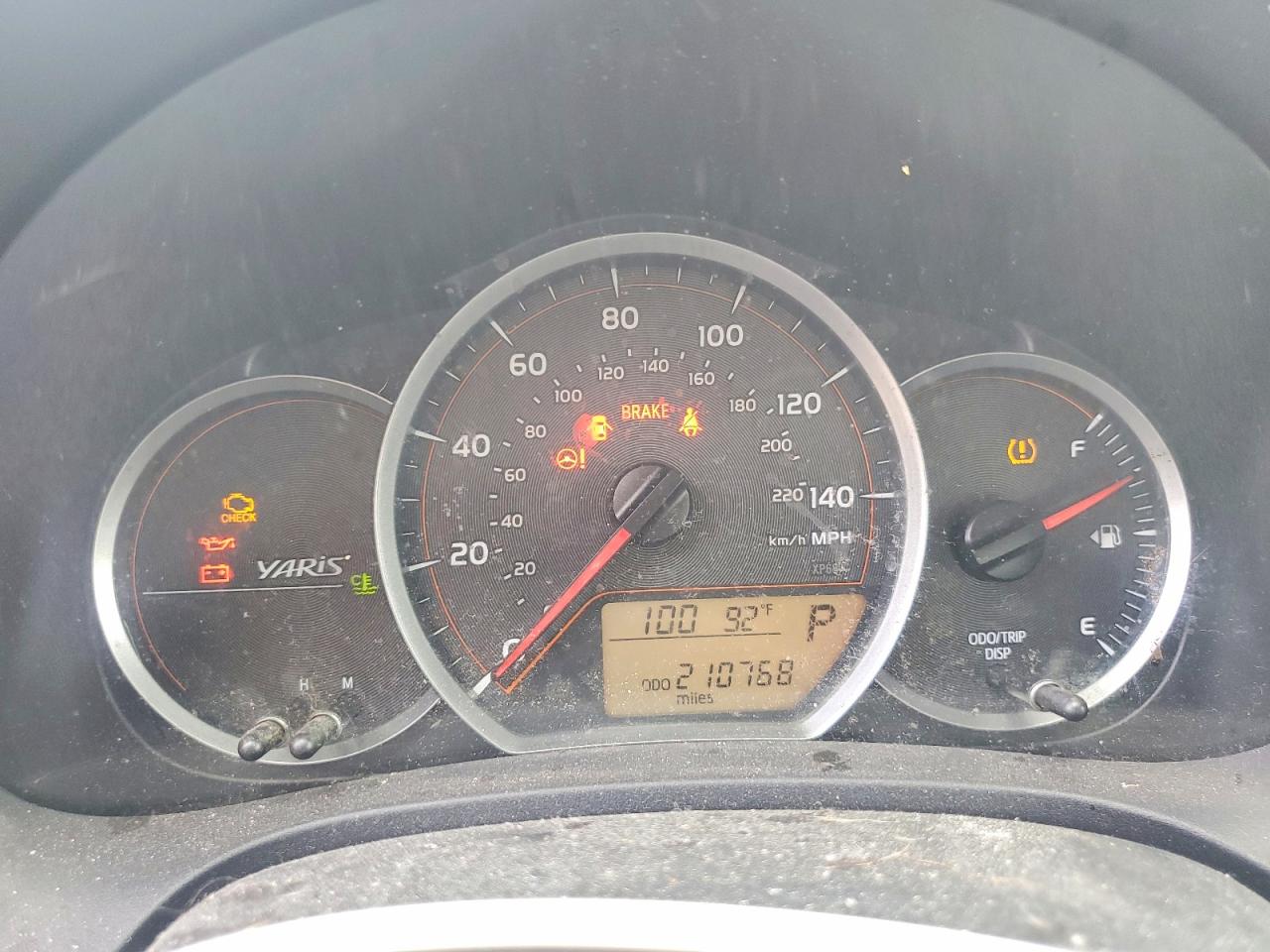 2012 Toyota Yaris 5-door Le Gray vin: JTDKTUD37CD509995