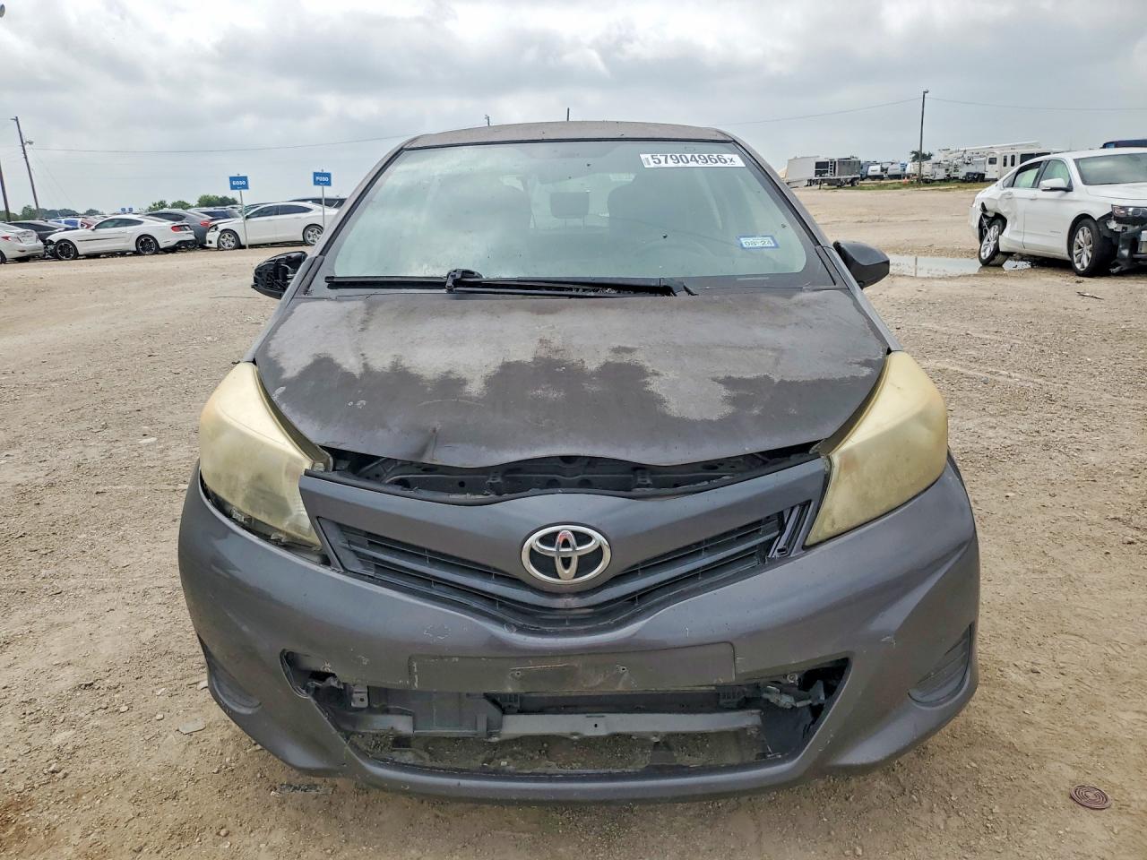 2012 Toyota Yaris 5-door Le Gray vin: JTDKTUD37CD509995