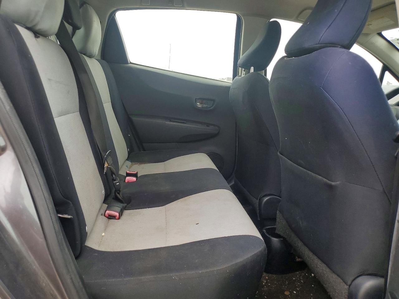 2012 Toyota Yaris 5-door Le Gray vin: JTDKTUD37CD509995