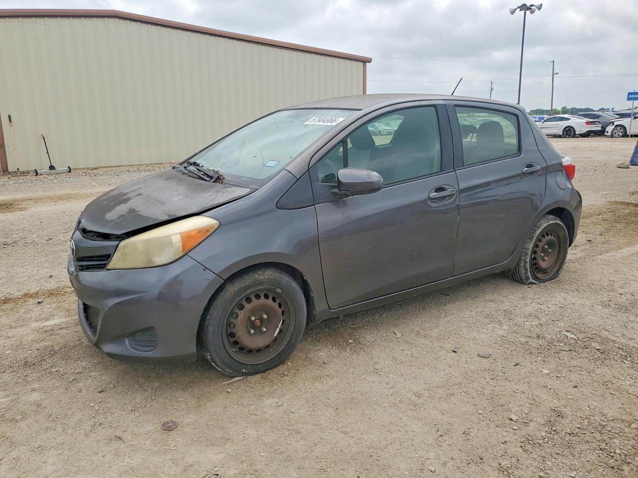 2012 Toyota Yaris 5-door Le Gray vin: JTDKTUD37CD509995