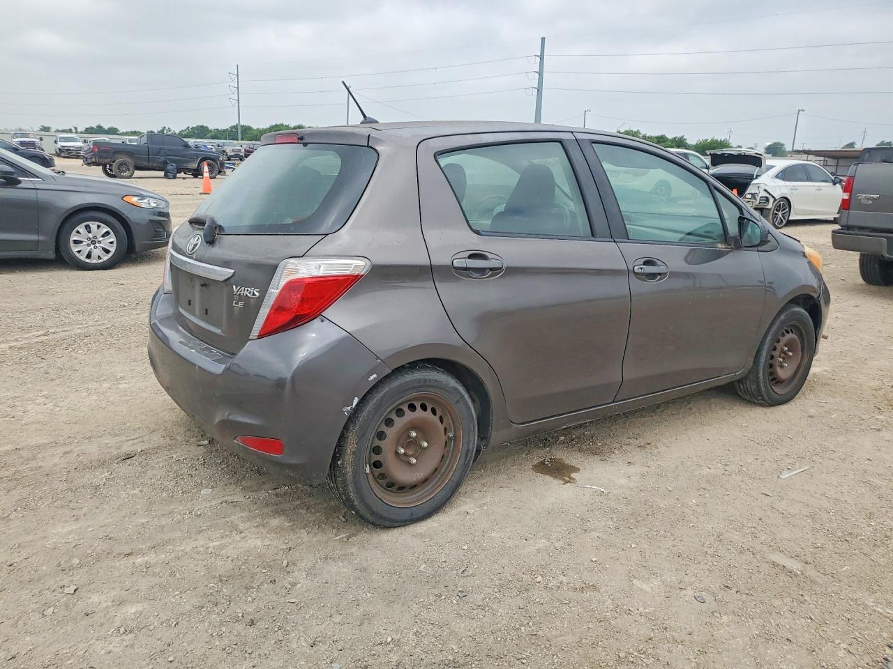 2012 Toyota Yaris 5-door Le Gray vin: JTDKTUD37CD509995