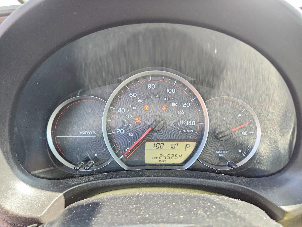 2012 Toyota Yaris 5-door L Серебряный vin: JTDKTUD37CD511987