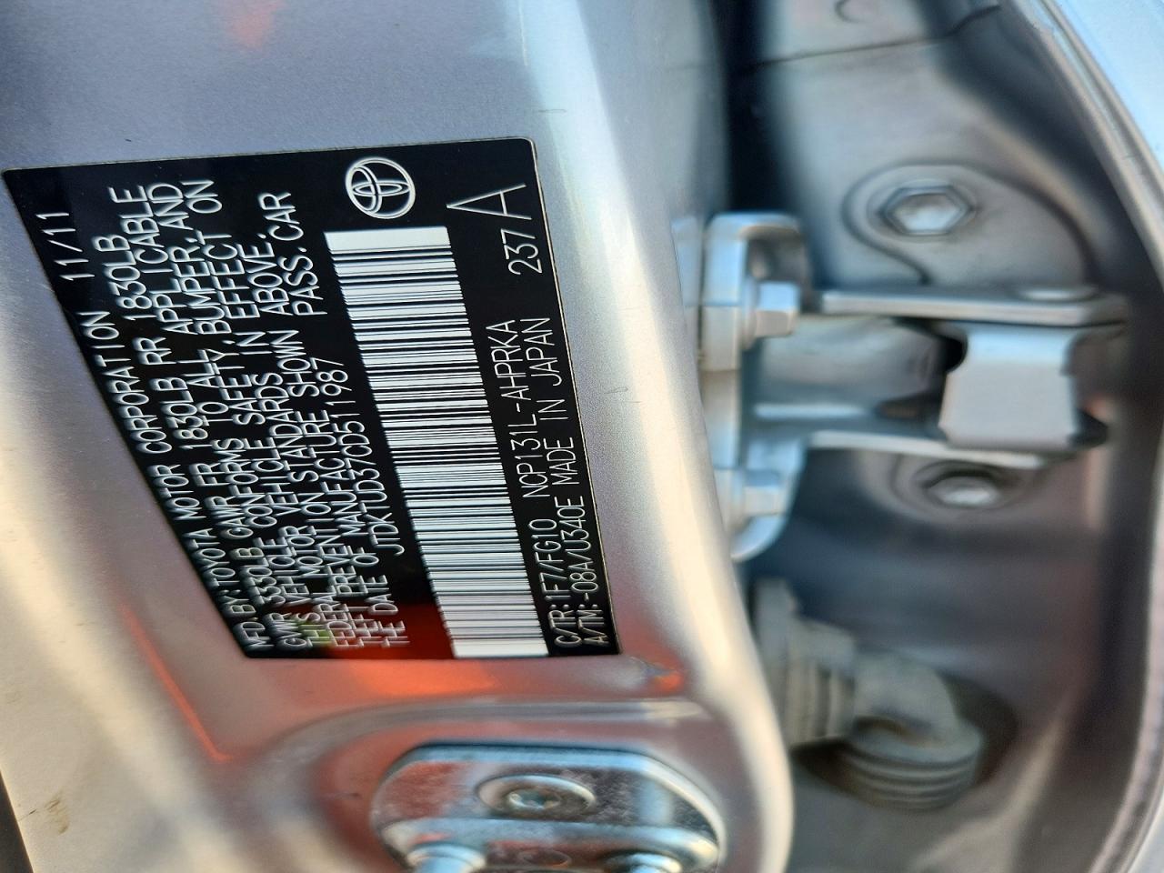 2012 Toyota Yaris 5-door L Серебряный vin: JTDKTUD37CD511987