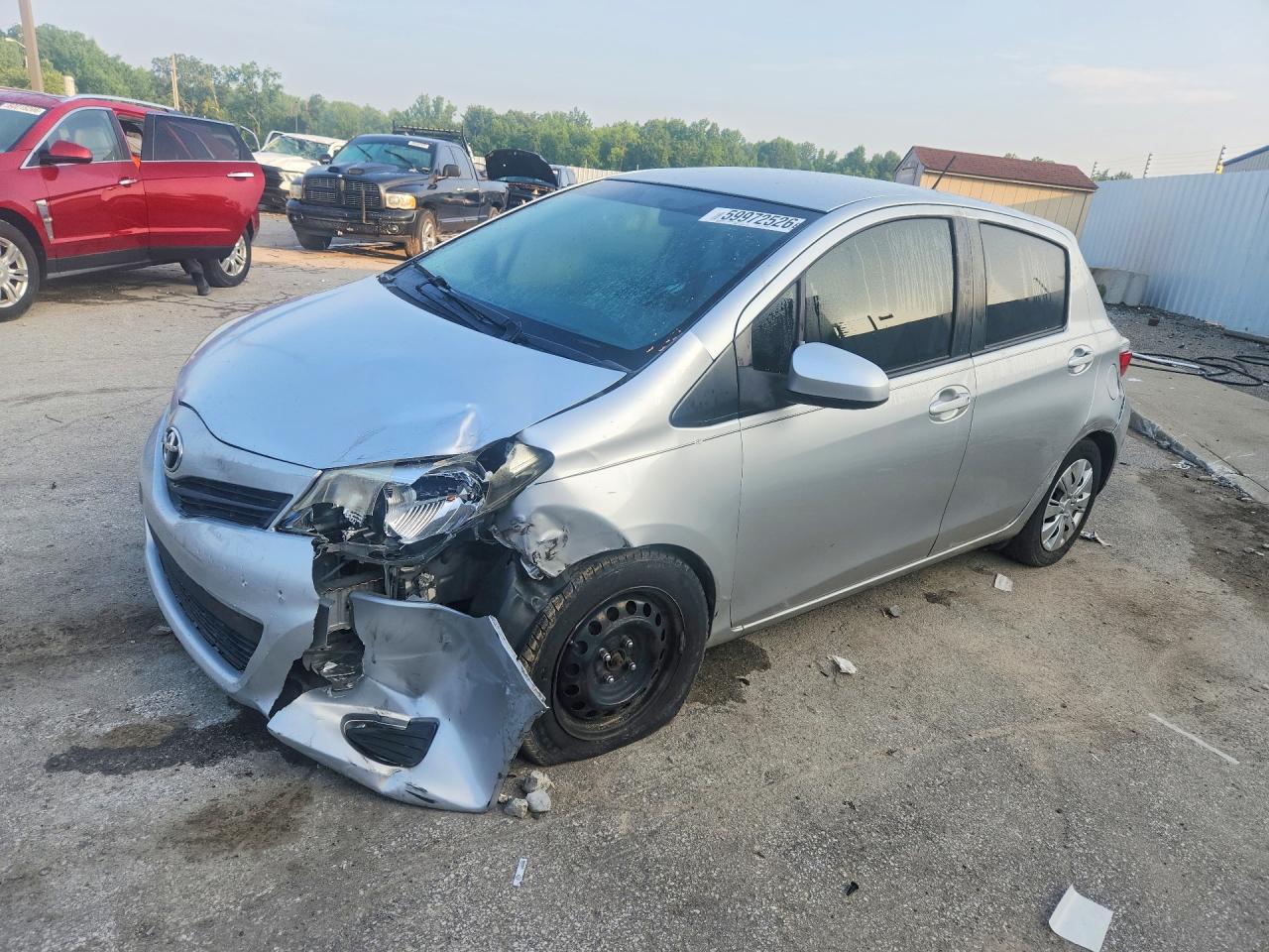 2012 Toyota Yaris 5-door Le Серебряный vin: JTDKTUD37CD521676