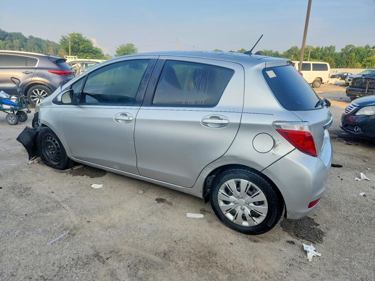 2012 Toyota Yaris 5-door Le Silver vin: JTDKTUD37CD521676