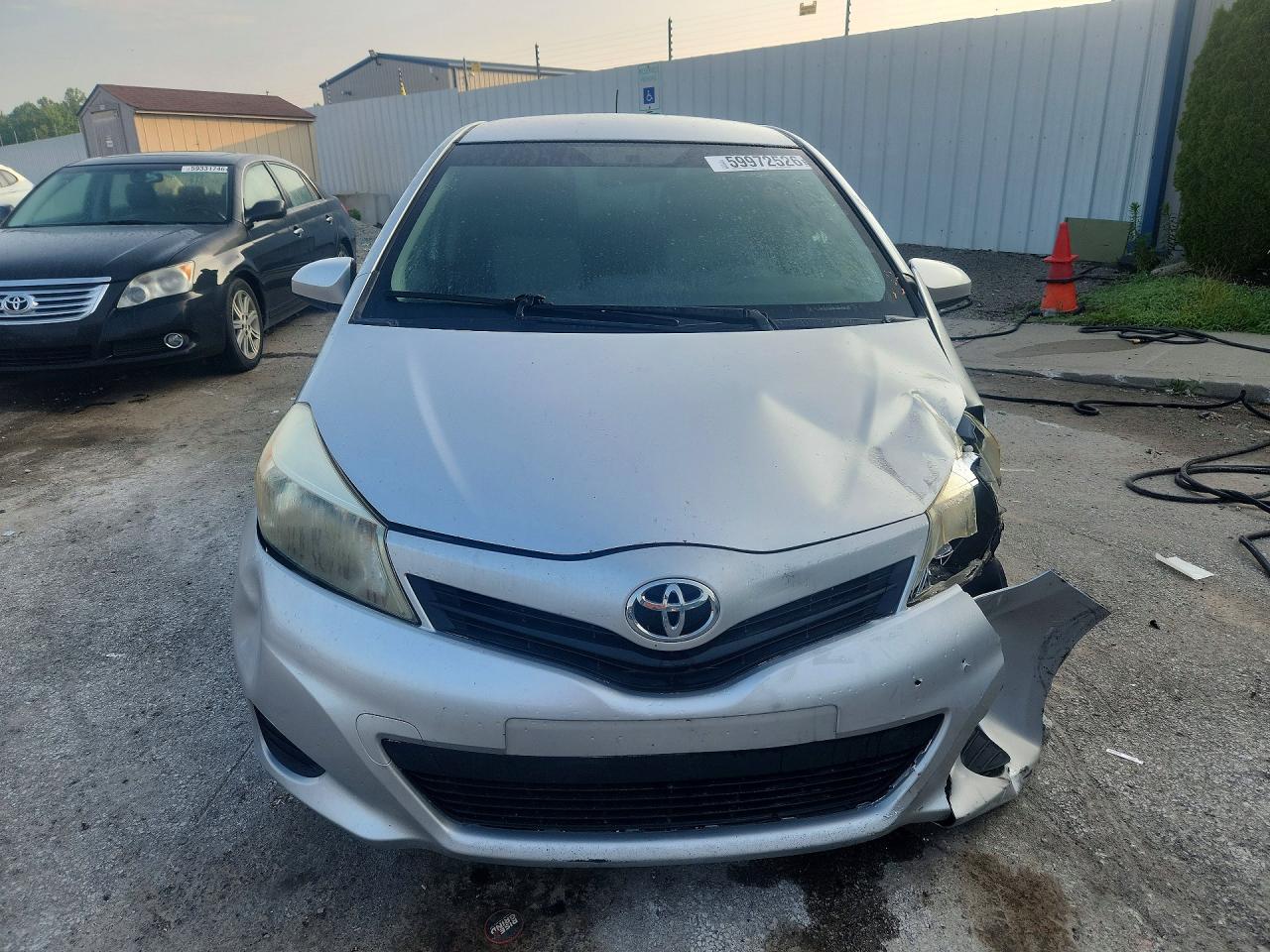2012 Toyota Yaris 5-door Le Silver vin: JTDKTUD37CD521676