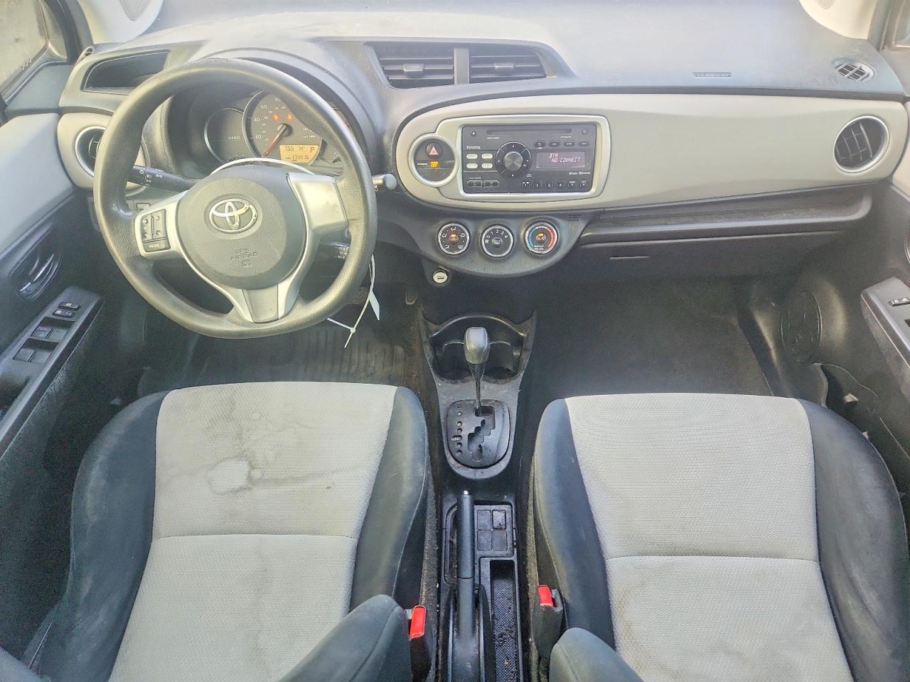 2012 Toyota Yaris 5-door Le Silver vin: JTDKTUD37CD521676