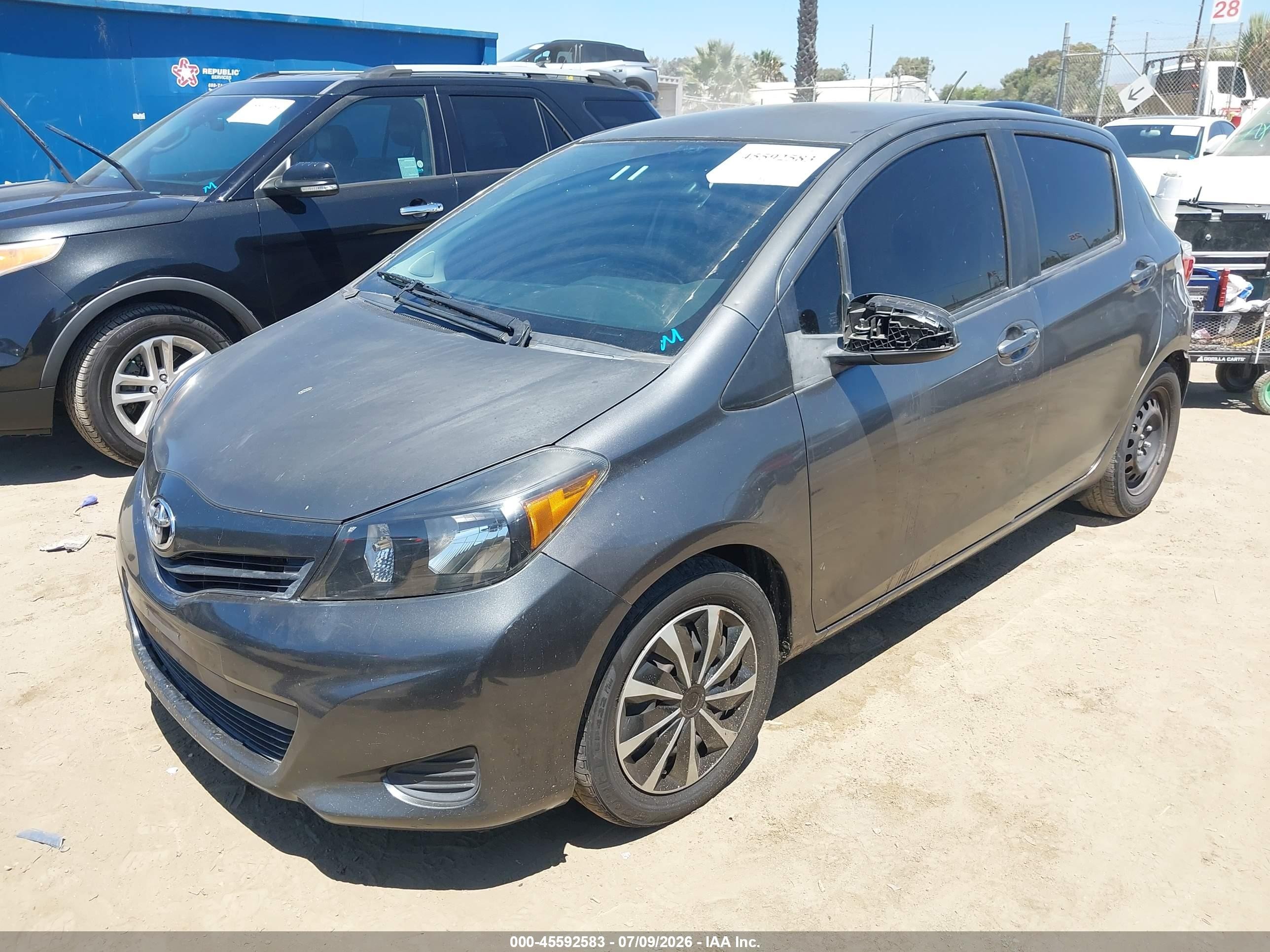 2012 Toyota Yaris Le Gray vin: JTDKTUD37CD523394