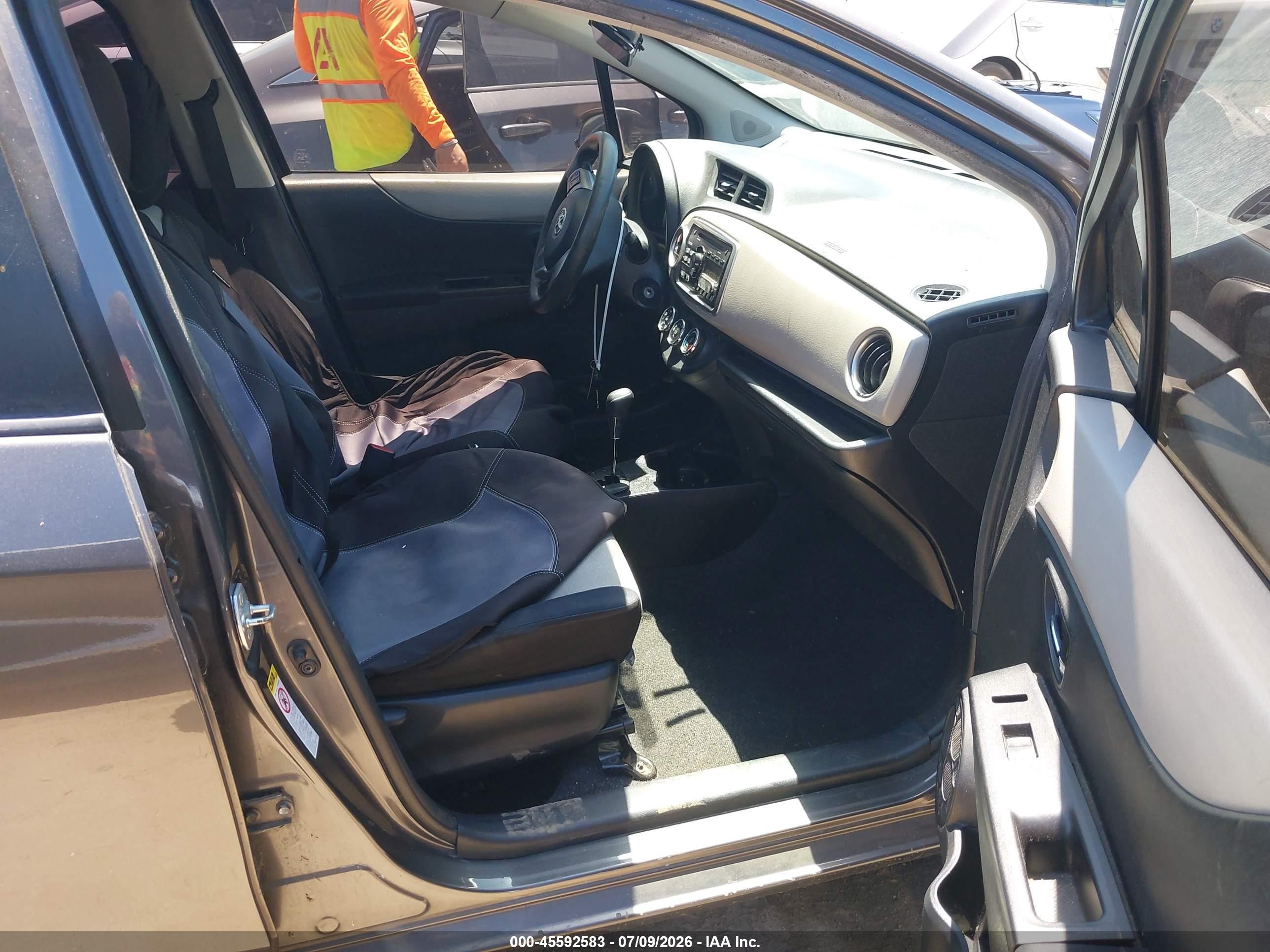 2012 Toyota Yaris Le Gray vin: JTDKTUD37CD523394