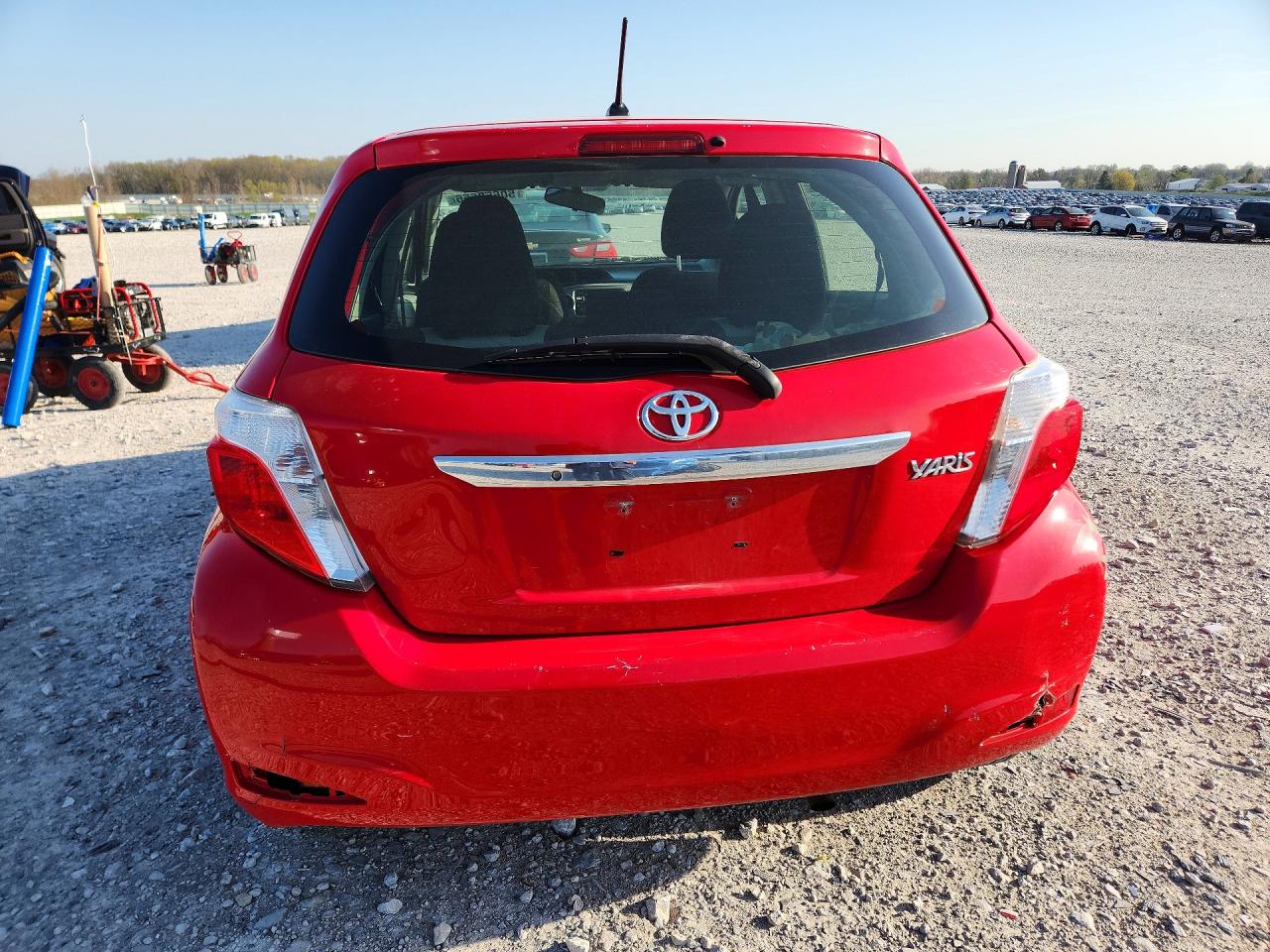 2012 Toyota Yaris 5-door L Red vin: JTDKTUD37CD530944