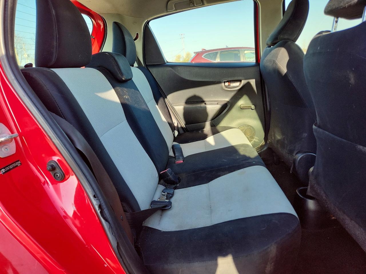 2012 Toyota Yaris 5-door L Red vin: JTDKTUD37CD530944