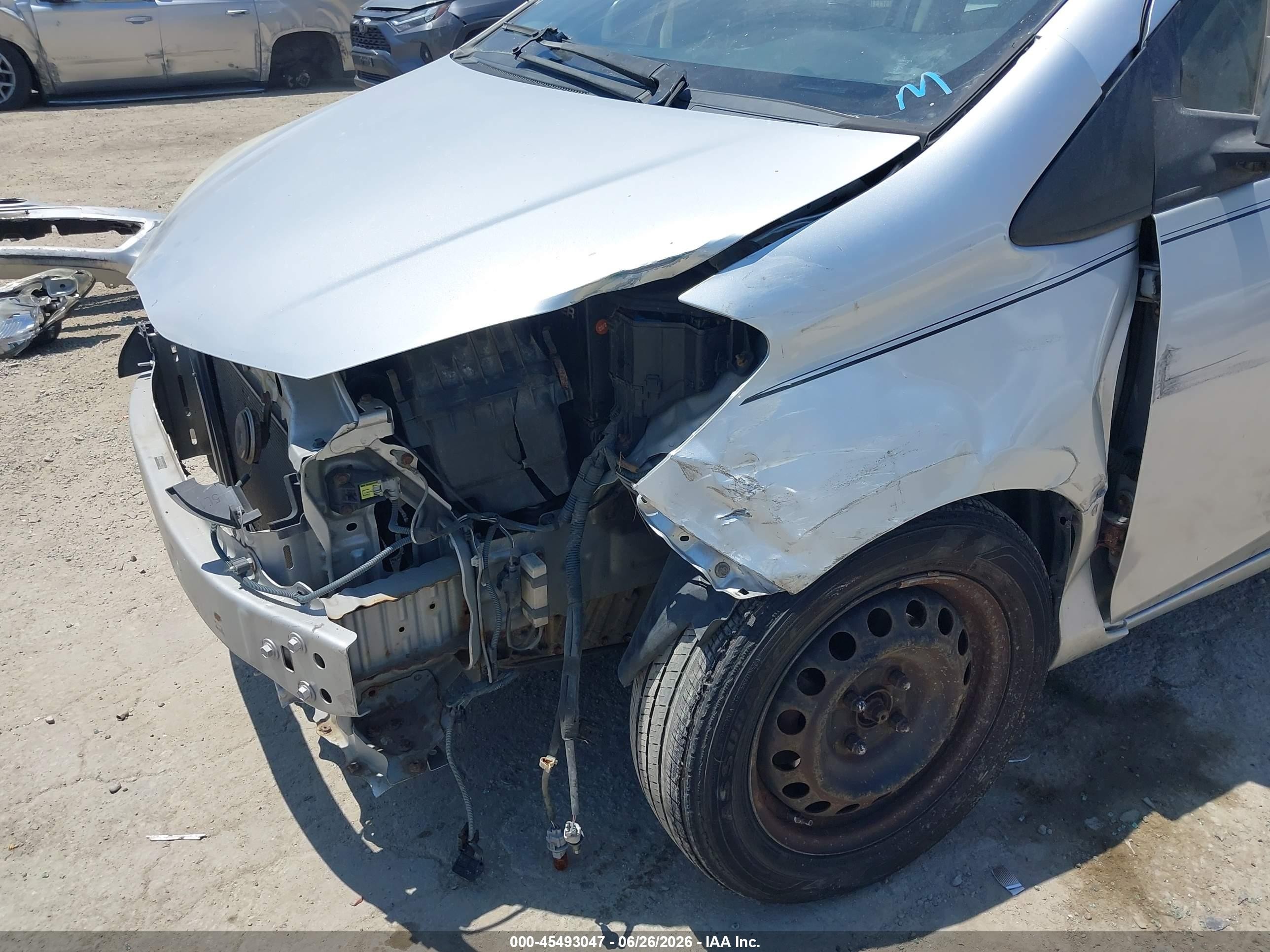 2012 Toyota Yaris Le Серебряный vin: JTDKTUD37CD531589