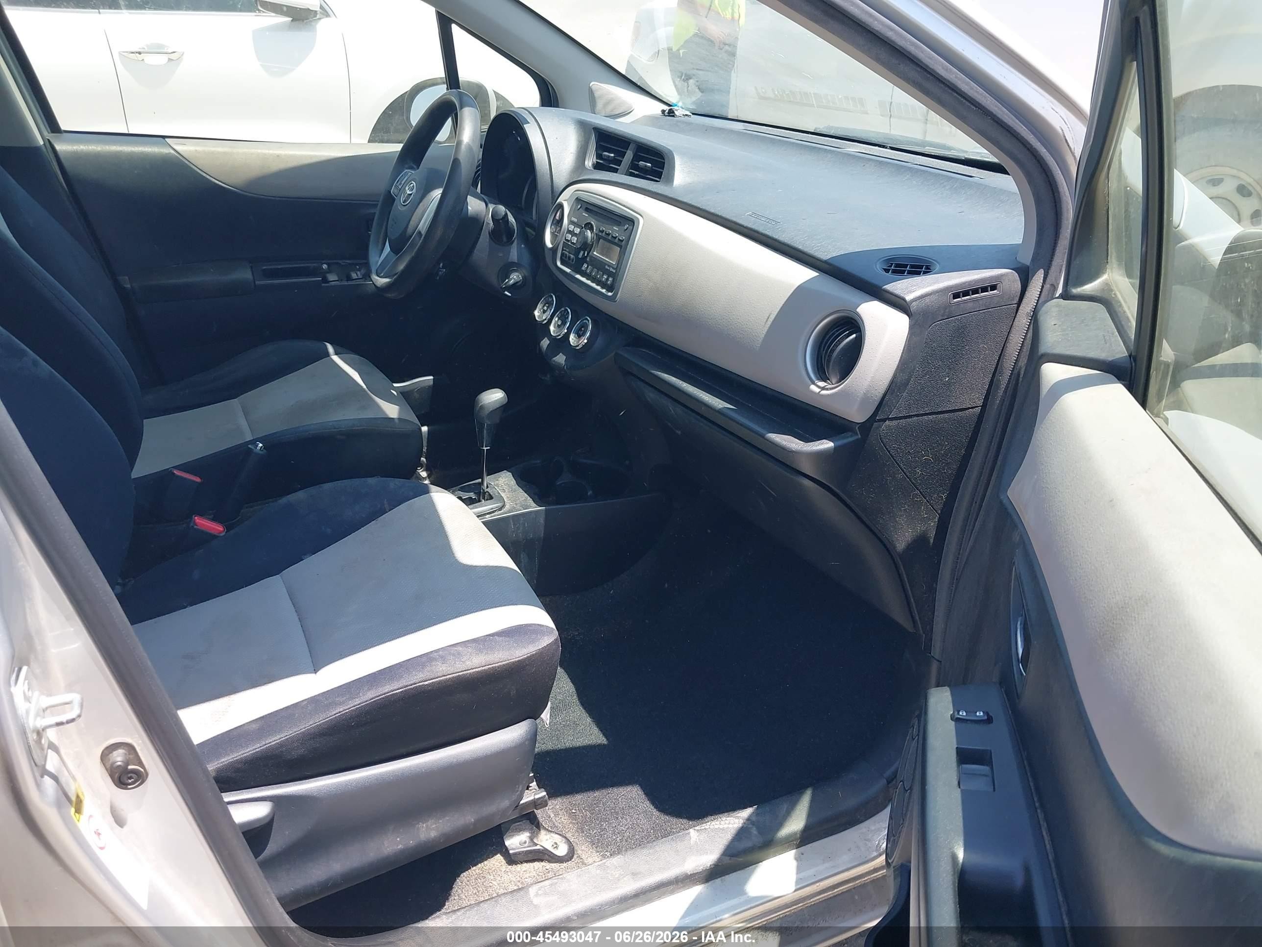 2012 Toyota Yaris Le Серебряный vin: JTDKTUD37CD531589