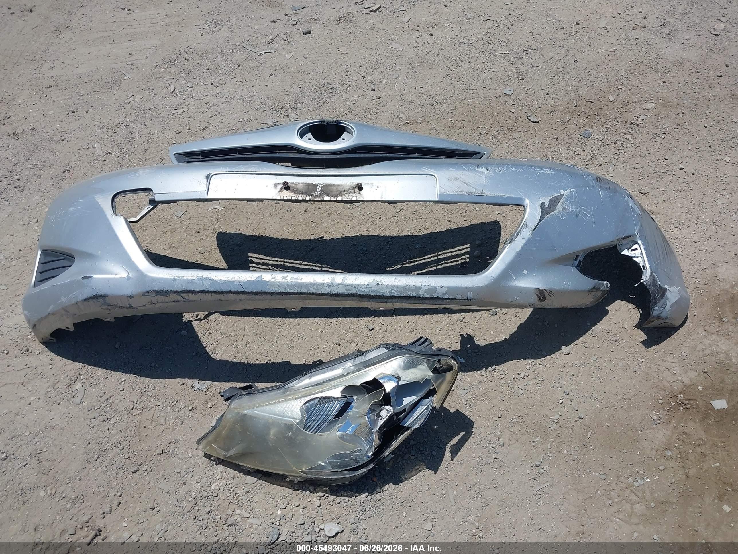 2012 Toyota Yaris Le Серебряный vin: JTDKTUD37CD531589