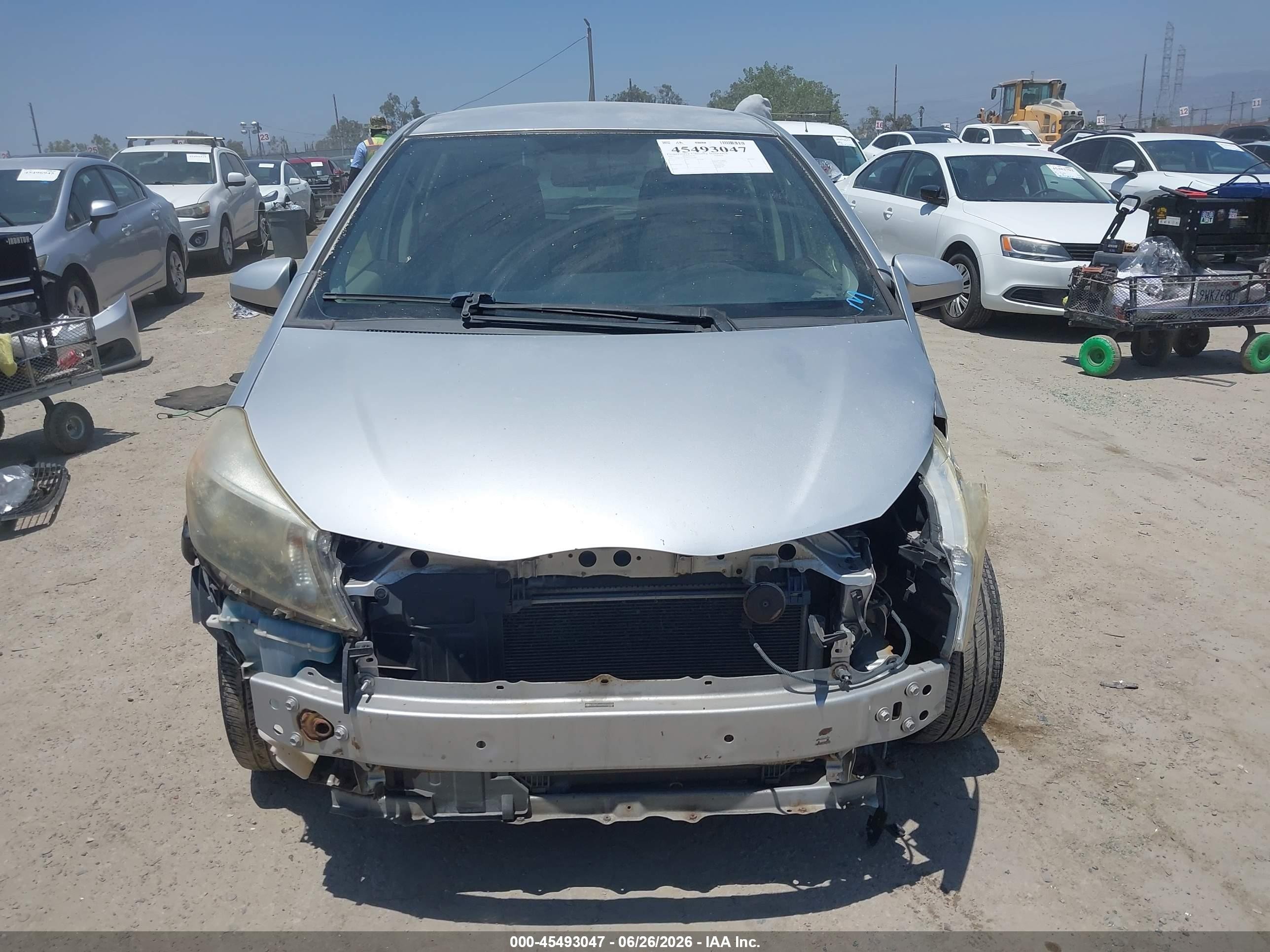 2012 Toyota Yaris Le Серебряный vin: JTDKTUD37CD531589