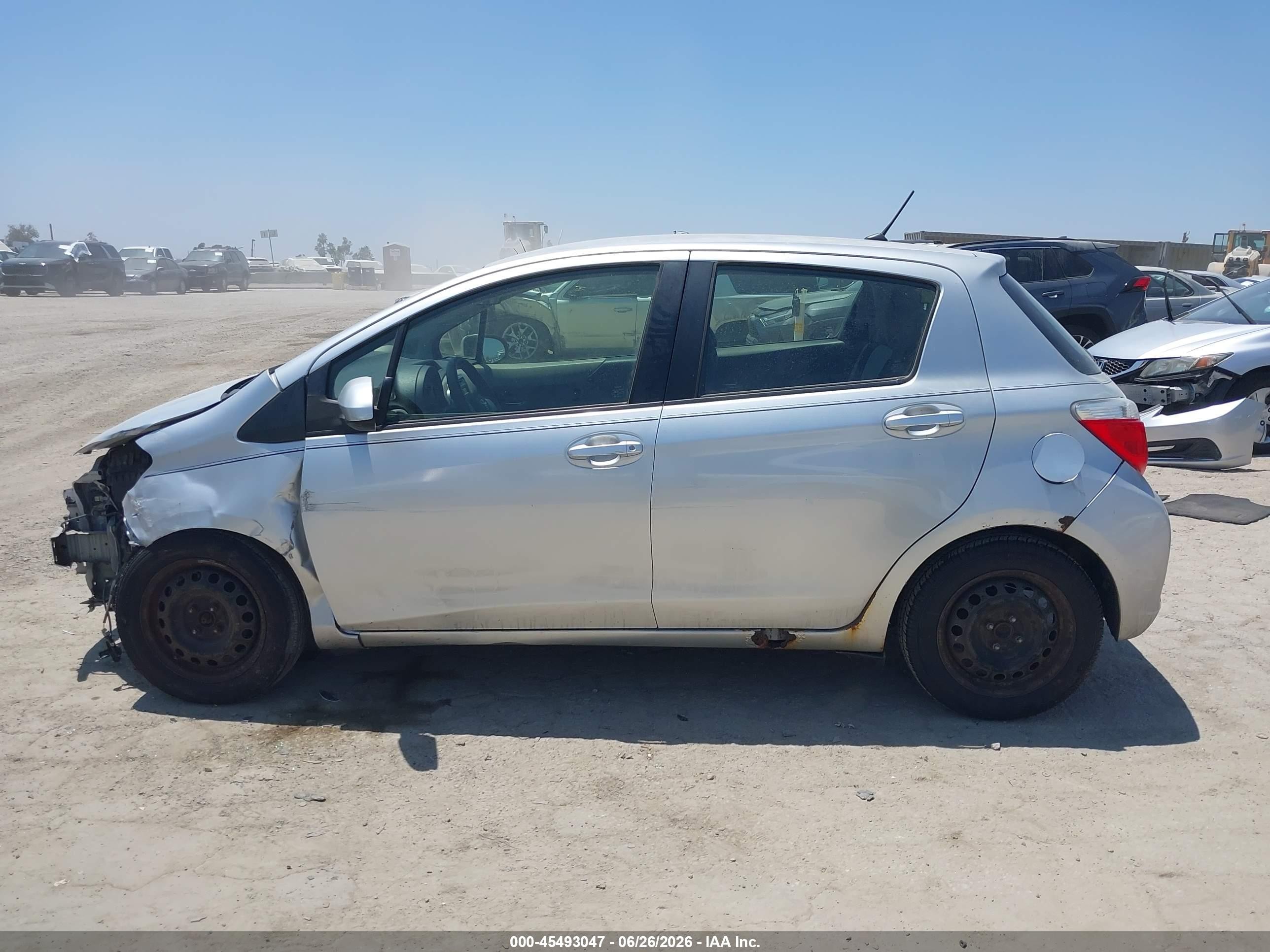 2012 Toyota Yaris Le Серебряный vin: JTDKTUD37CD531589