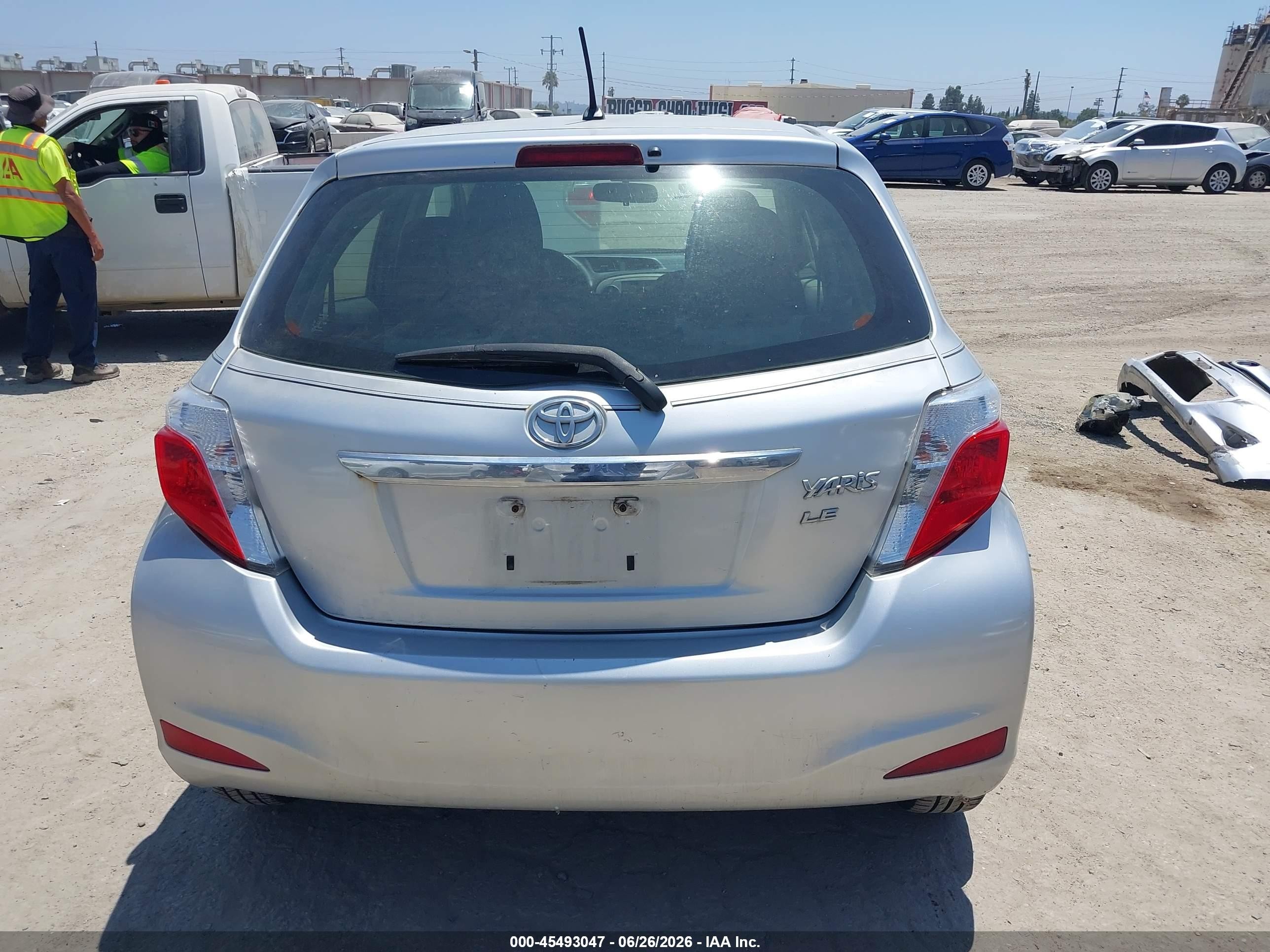 2012 Toyota Yaris Le Серебряный vin: JTDKTUD37CD531589