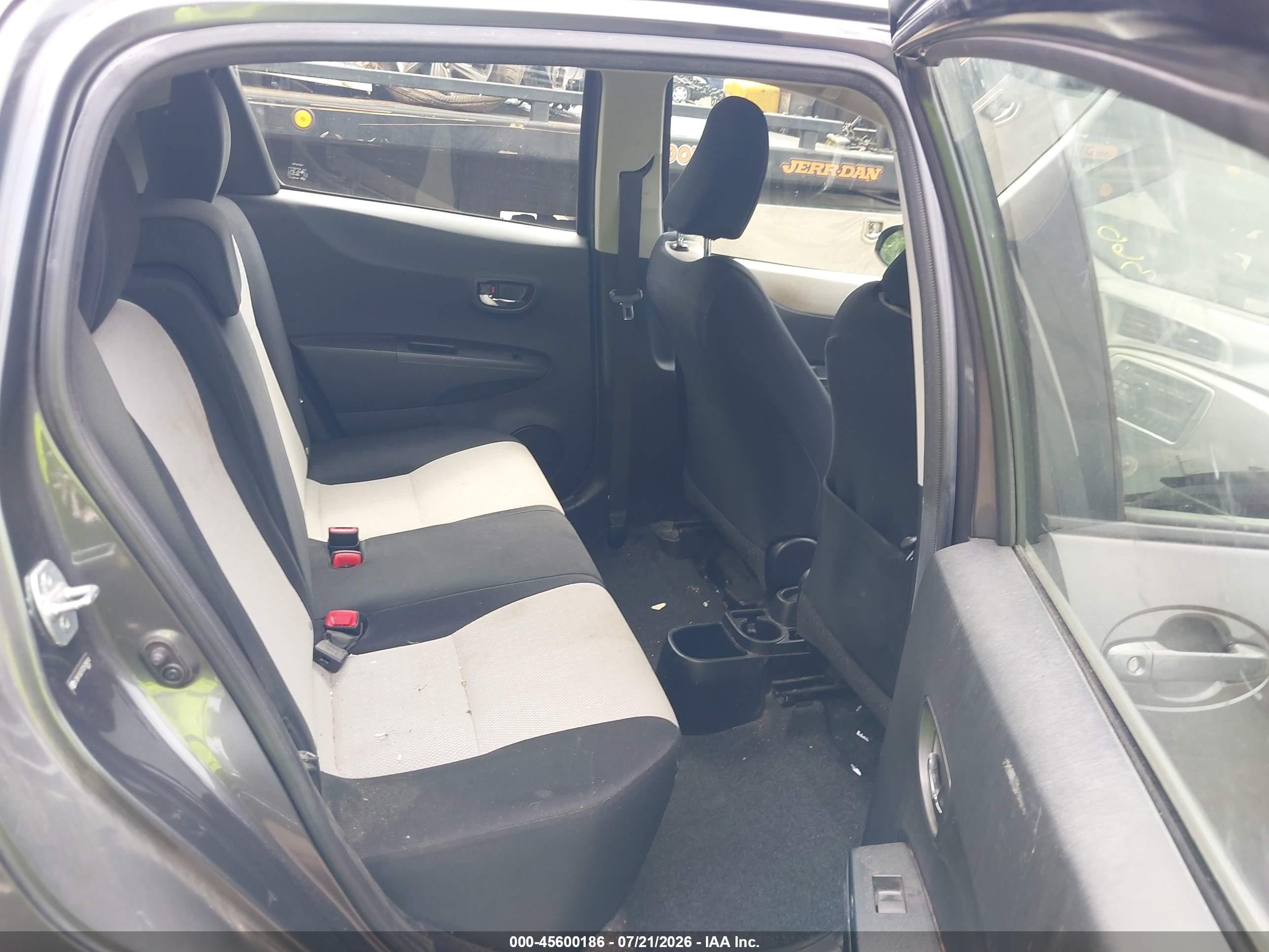 2012 Toyota Yaris Le Gray vin: JTDKTUD37CD538414