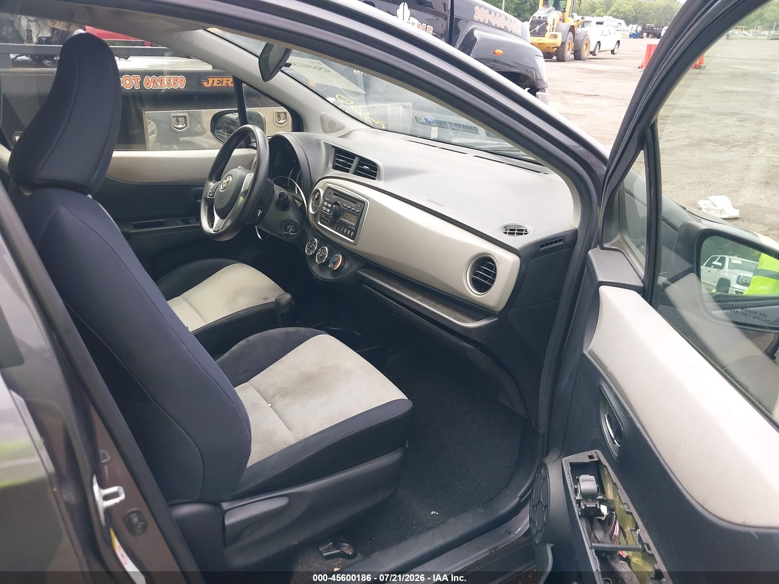 2012 Toyota Yaris Le Gray vin: JTDKTUD37CD538414
