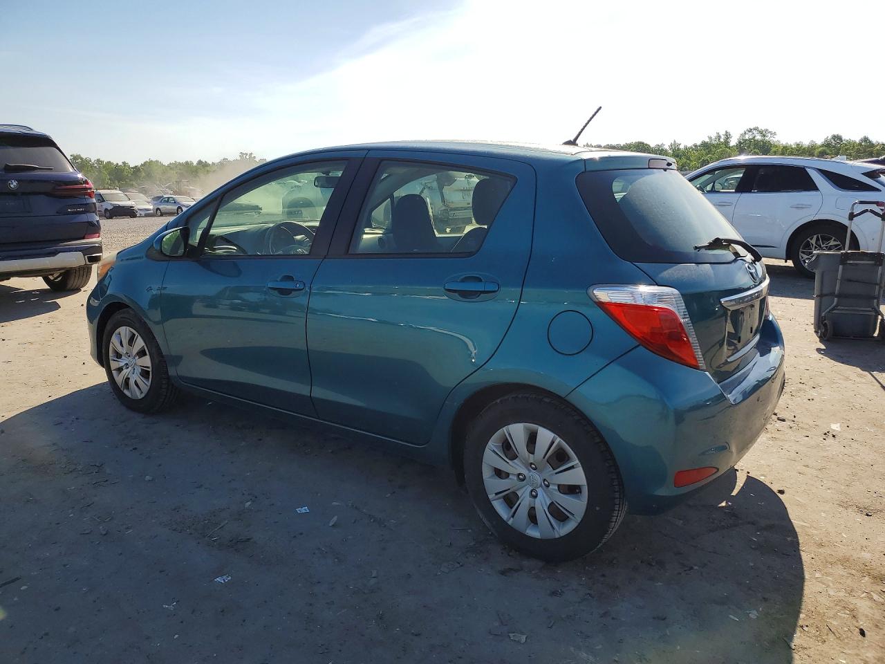 2013 Toyota Yaris 5-door Le Blue vin: JTDKTUD37DD548555