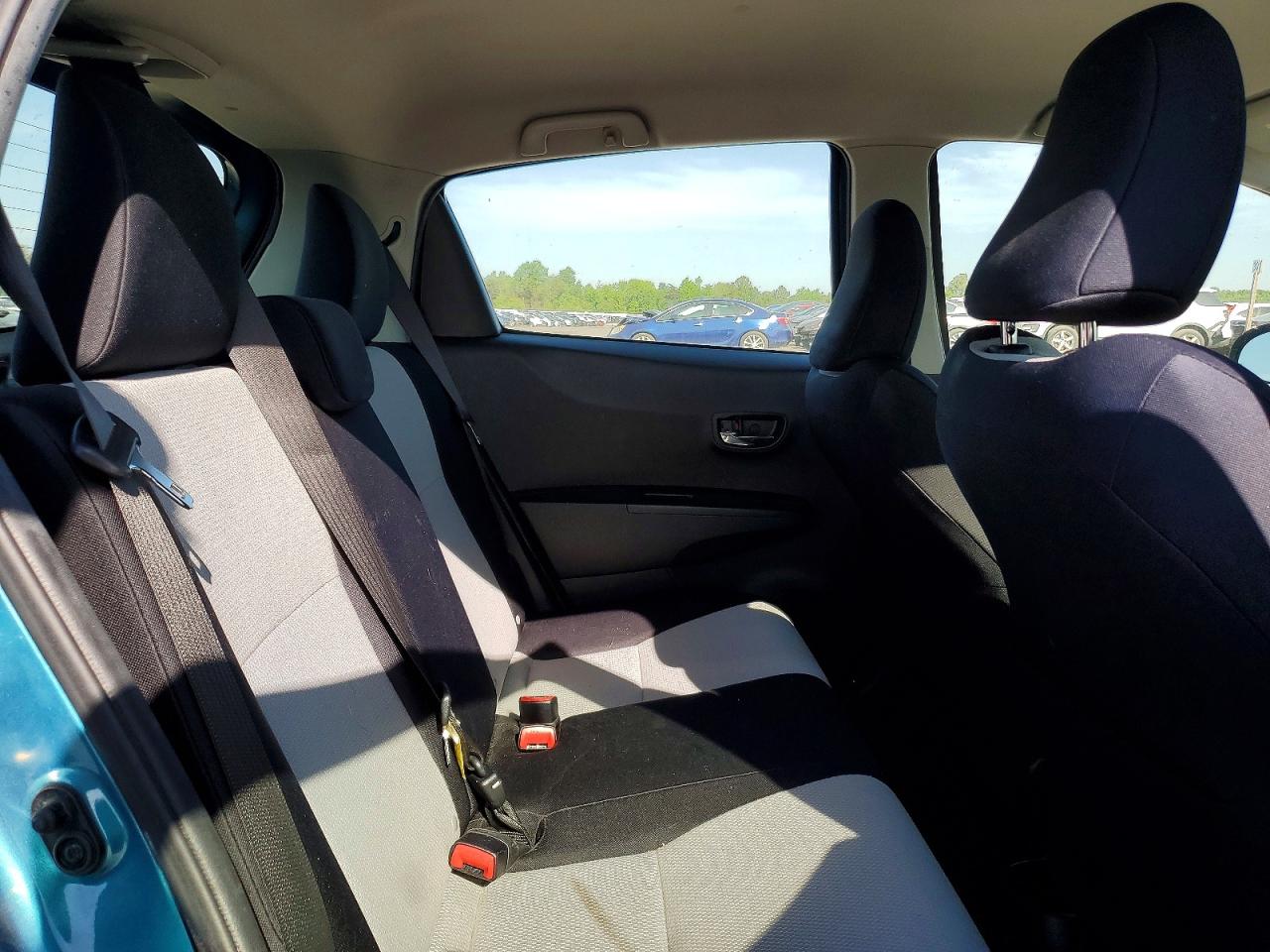 2013 Toyota Yaris 5-door Le Blue vin: JTDKTUD37DD548555