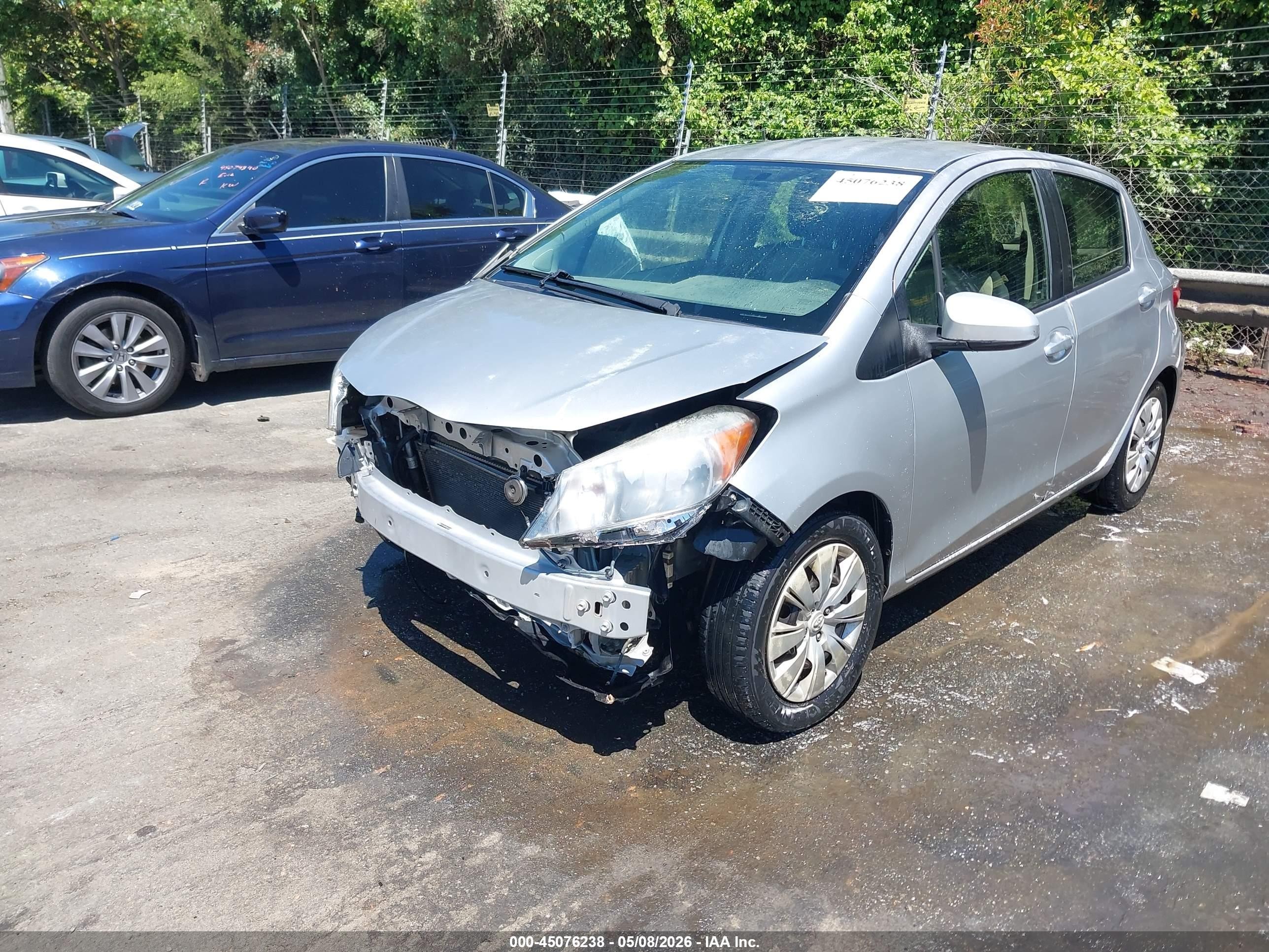 2013 Toyota Yaris Le Silver vin: JTDKTUD37DD549575