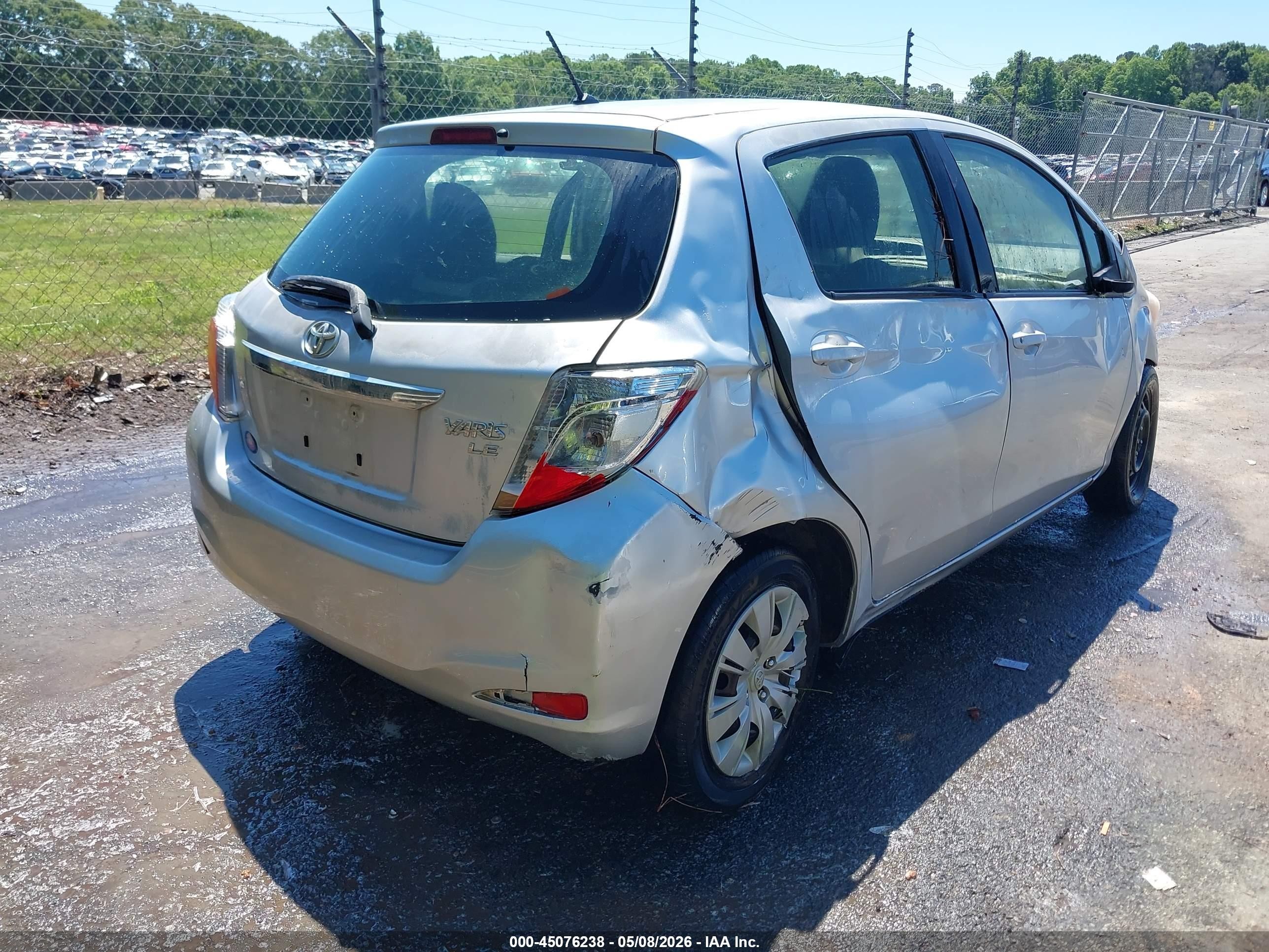 2013 Toyota Yaris Le Silver vin: JTDKTUD37DD549575