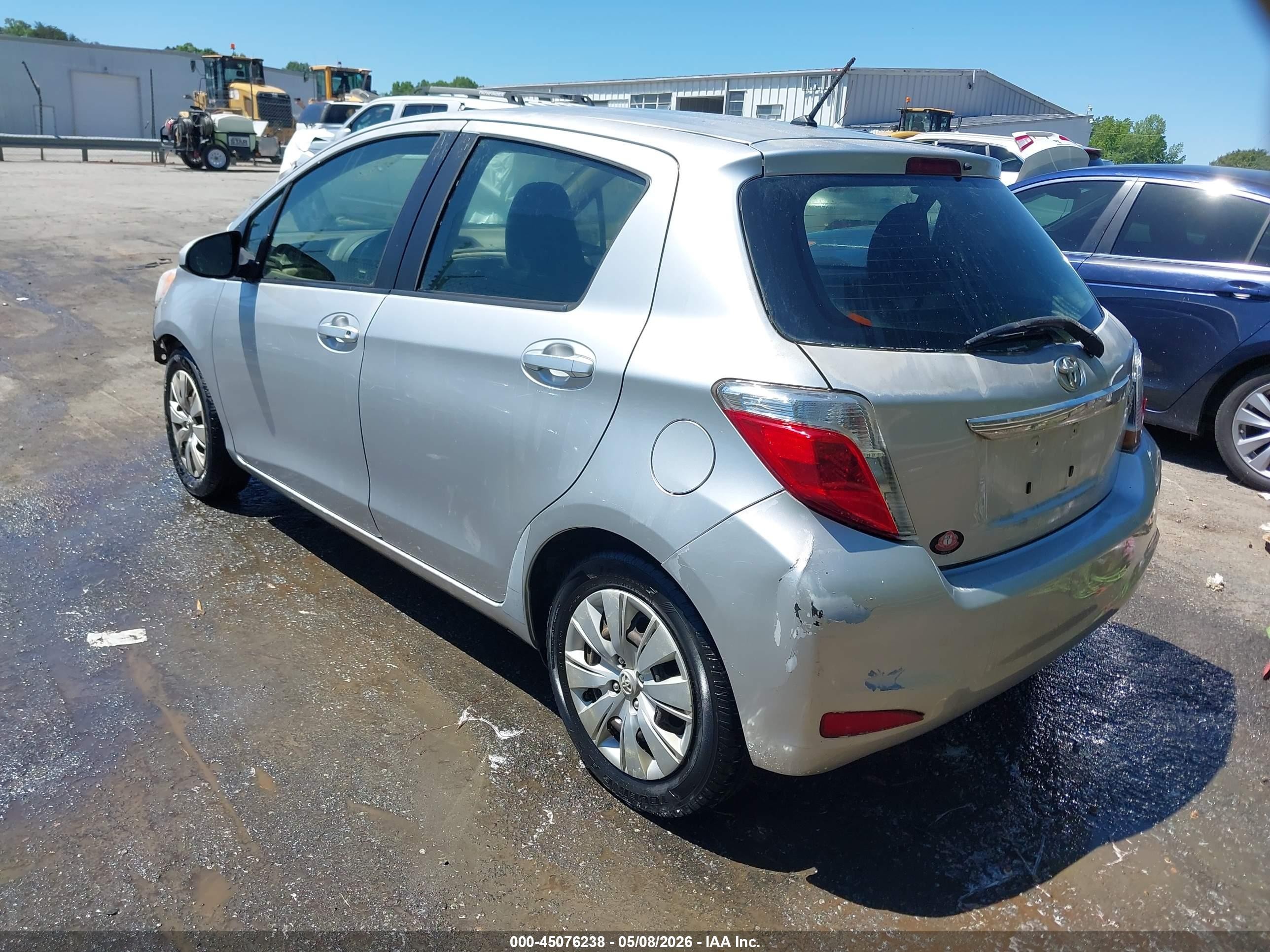 2013 Toyota Yaris Le Silver vin: JTDKTUD37DD549575