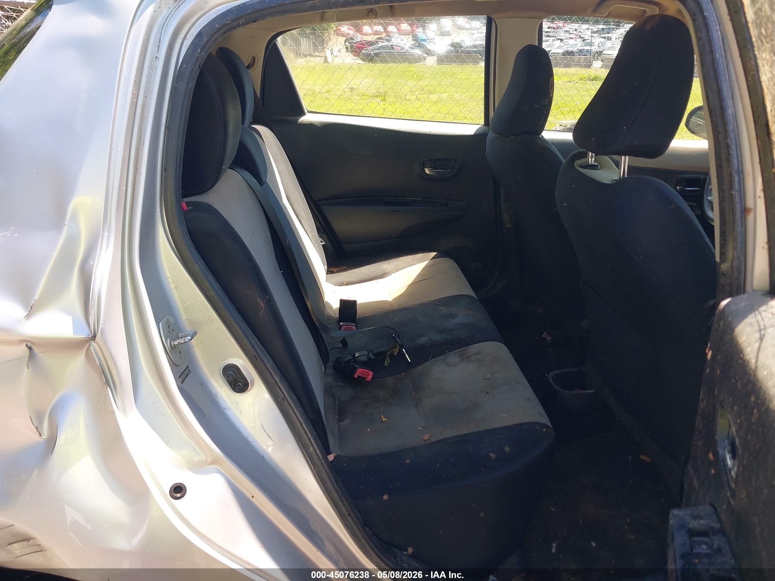 2013 Toyota Yaris Le Silver vin: JTDKTUD37DD549575