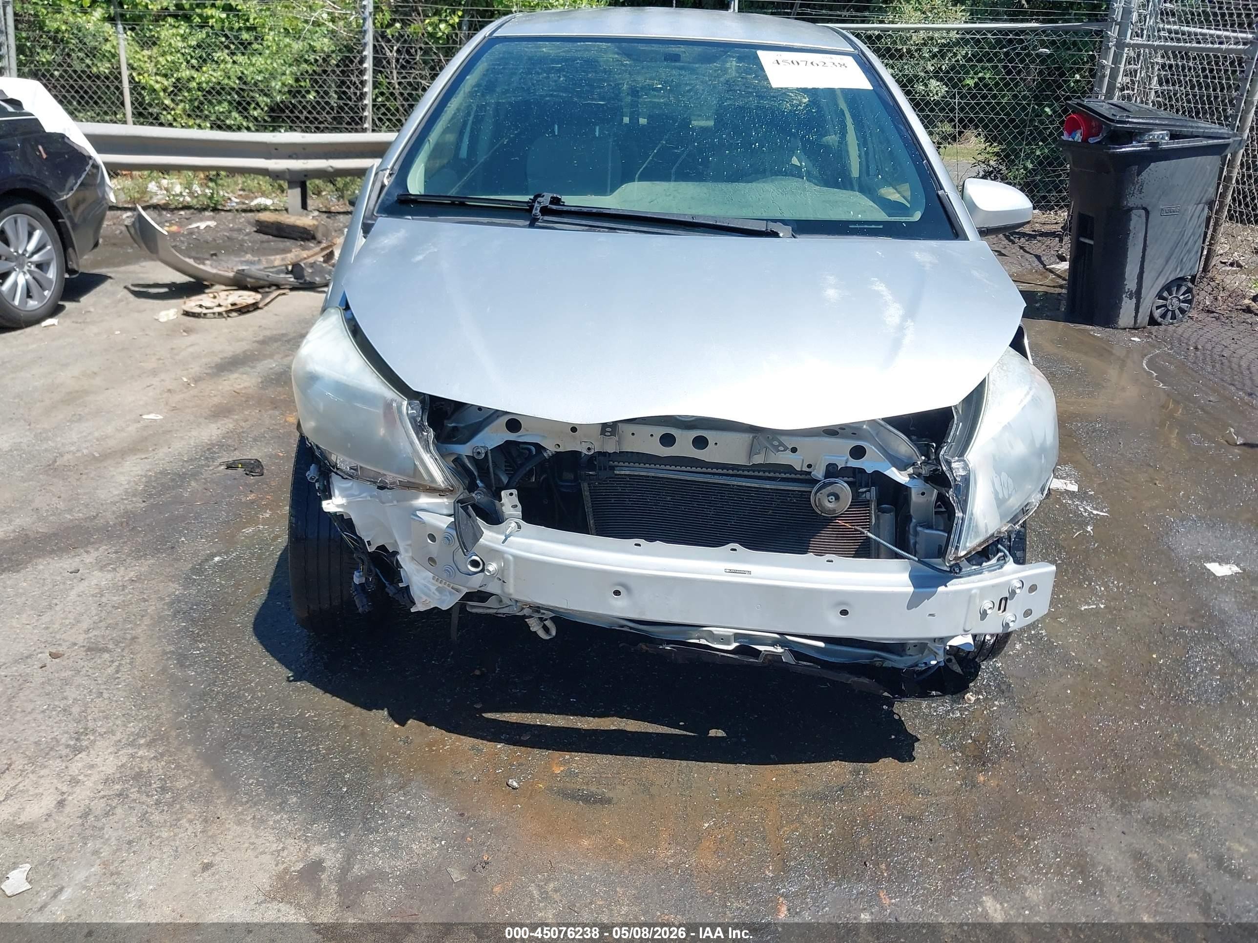 2013 Toyota Yaris Le Silver vin: JTDKTUD37DD549575