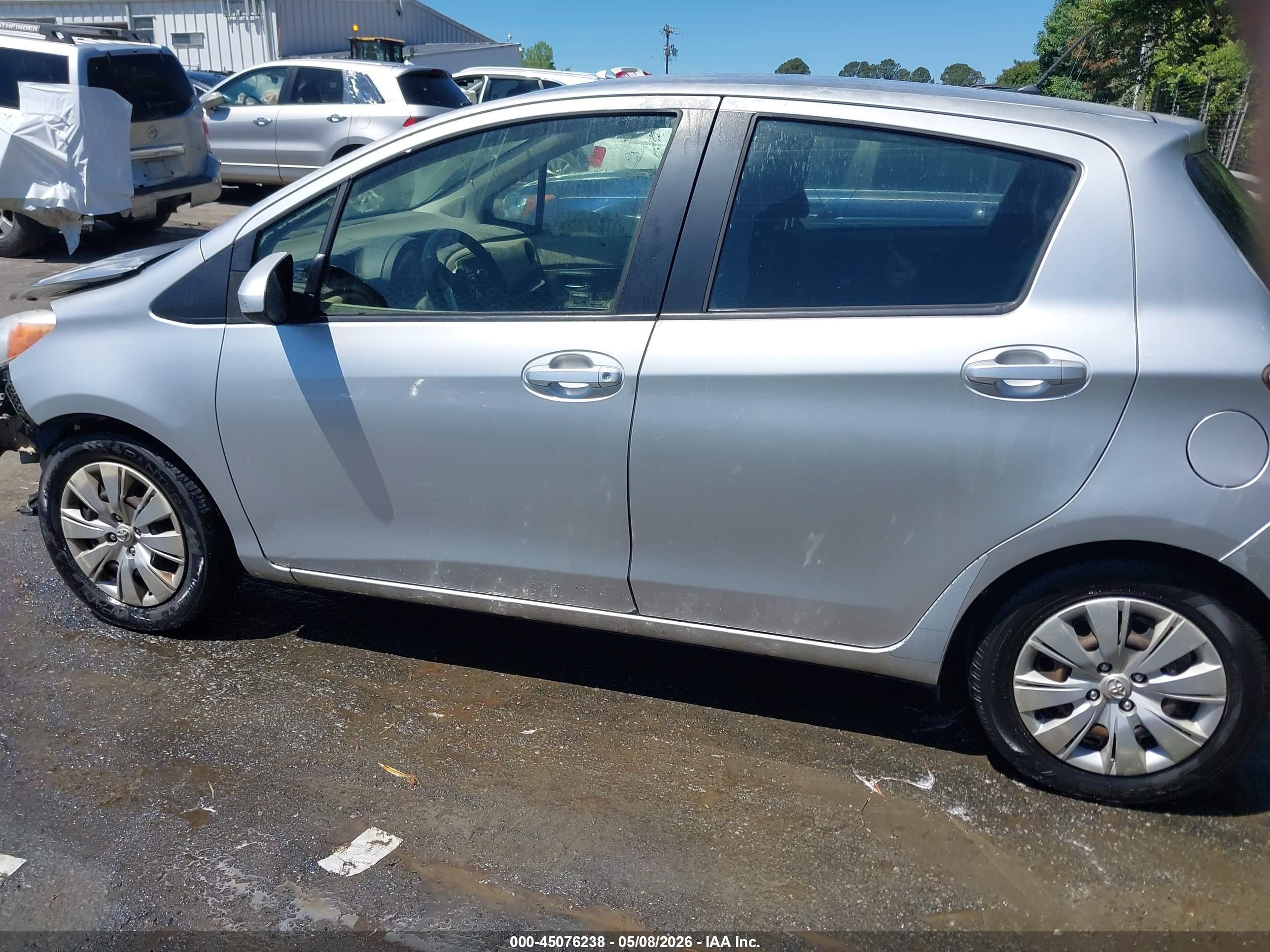 2013 Toyota Yaris Le Silver vin: JTDKTUD37DD549575