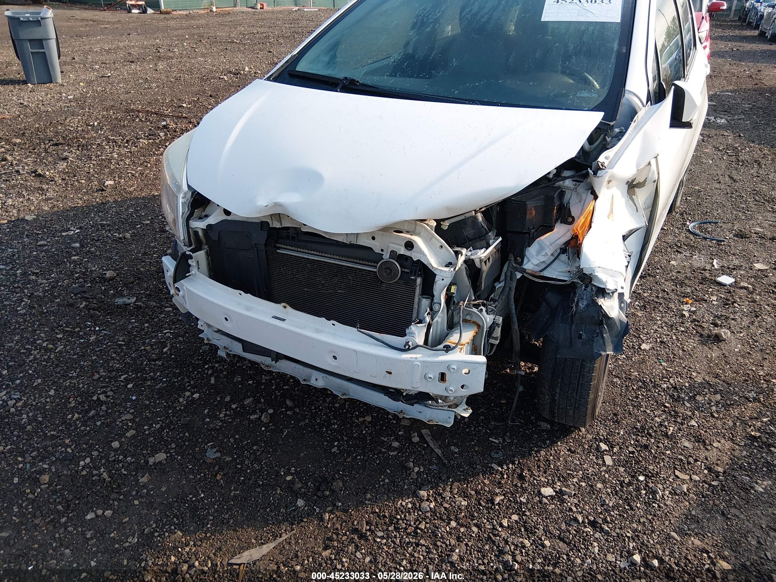 2014 Toyota Yaris Le (tmc/cbu Plant) Белый vin: JTDKTUD37ED591780