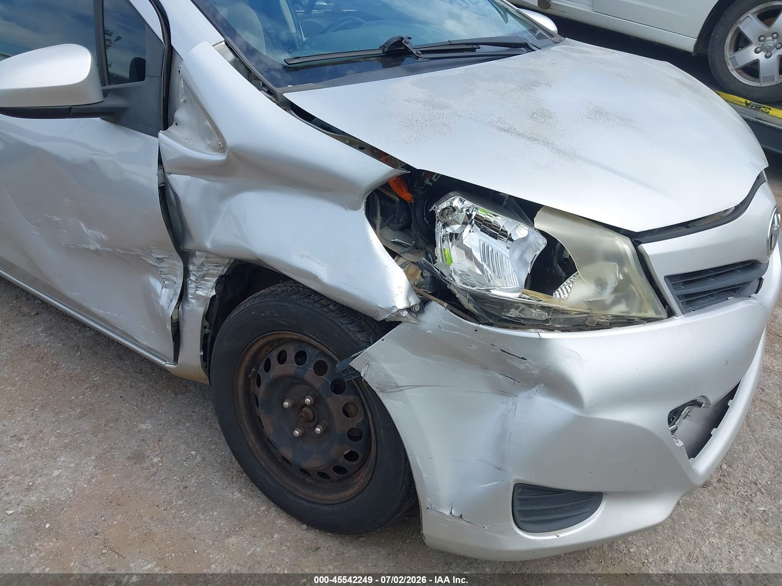 2012 Toyota Yaris Le Silver vin: JTDKTUD38CD502795
