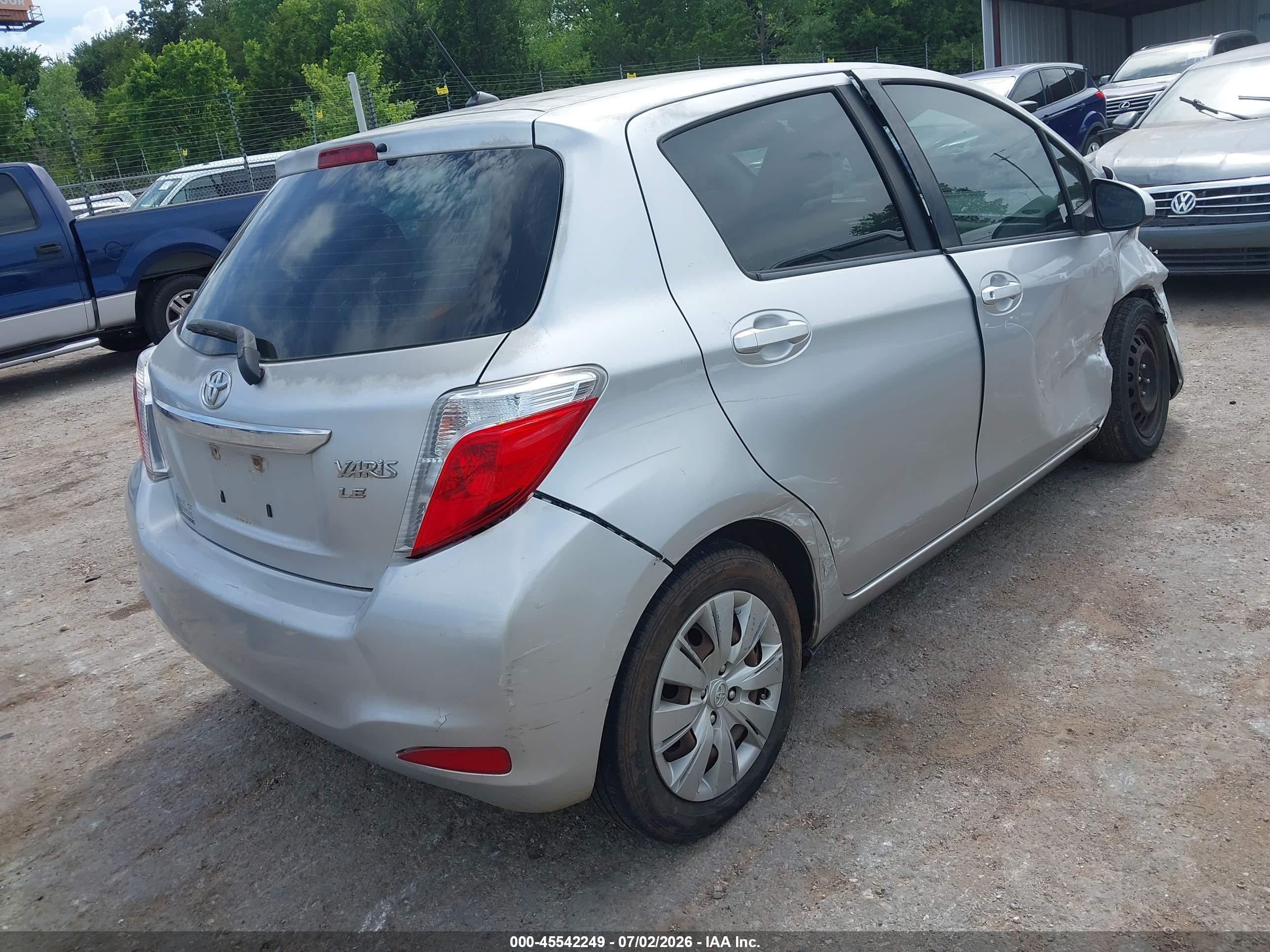 2012 Toyota Yaris Le Silver vin: JTDKTUD38CD502795