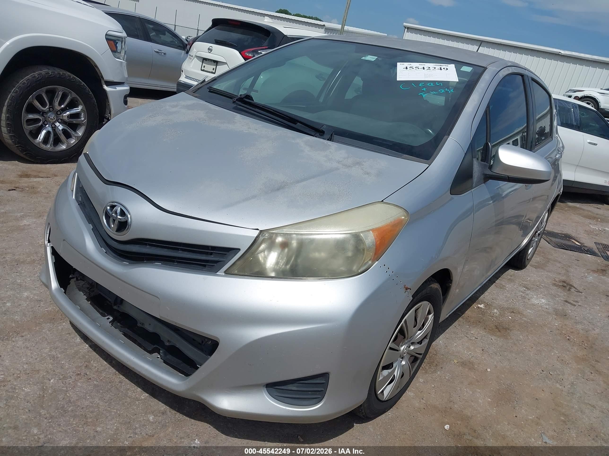 2012 Toyota Yaris Le Silver vin: JTDKTUD38CD502795