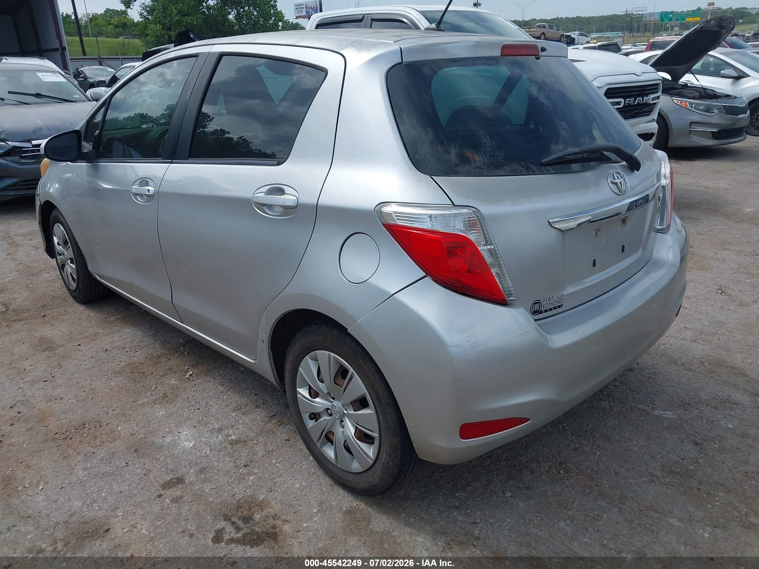 2012 Toyota Yaris Le Silver vin: JTDKTUD38CD502795