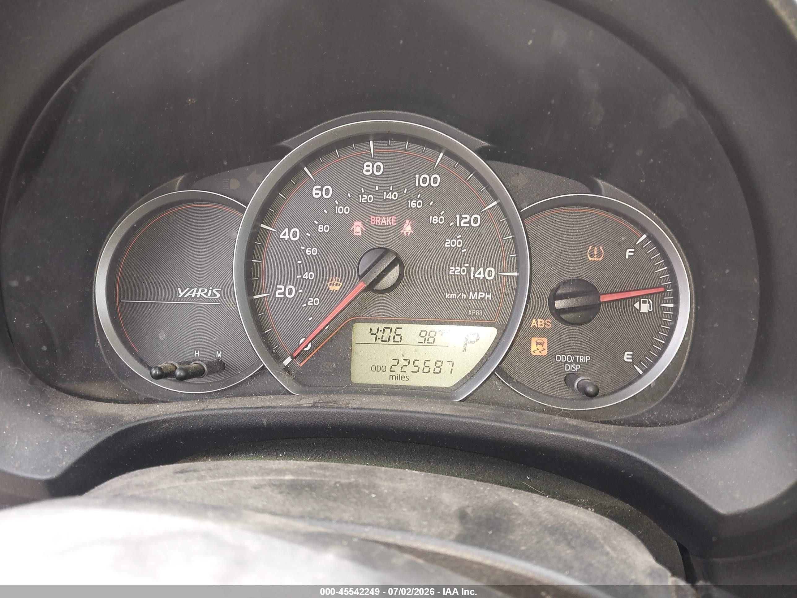 2012 Toyota Yaris Le Silver vin: JTDKTUD38CD502795