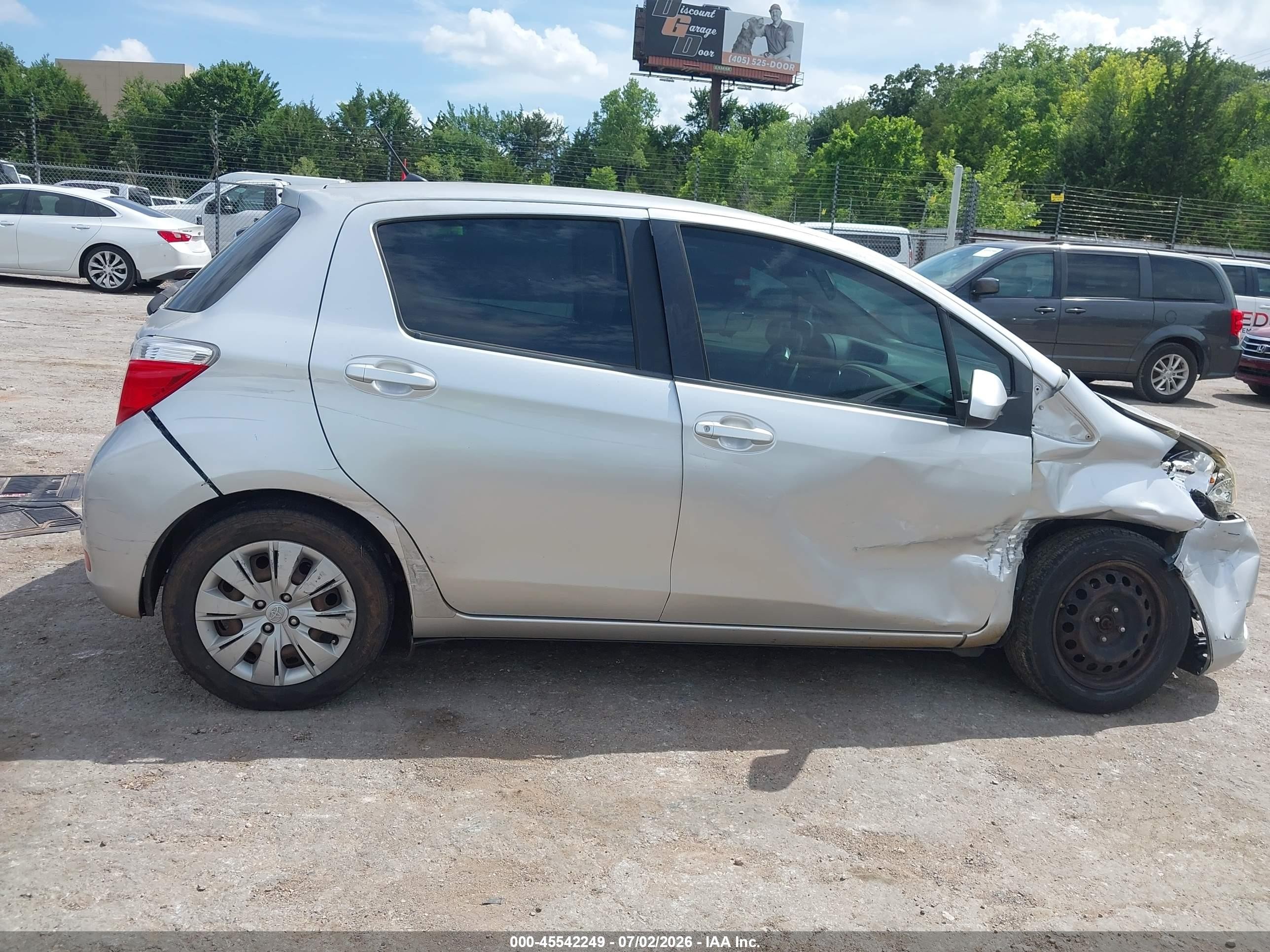 2012 Toyota Yaris Le Silver vin: JTDKTUD38CD502795