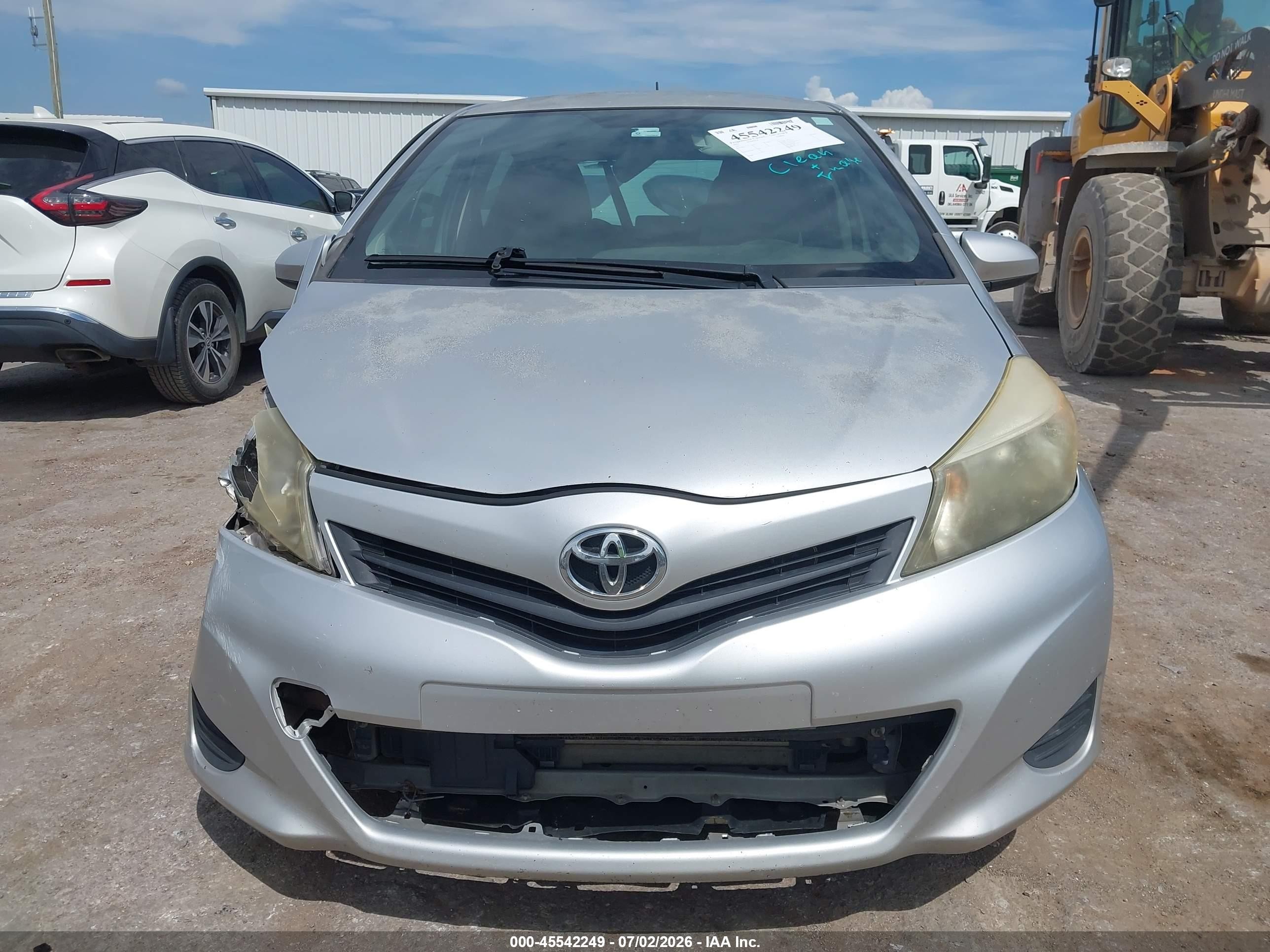 2012 Toyota Yaris Le Silver vin: JTDKTUD38CD502795