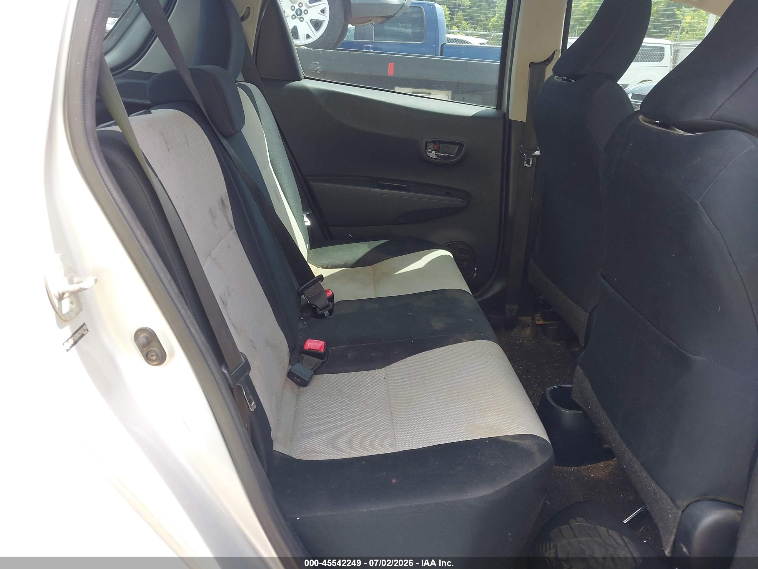 2012 Toyota Yaris Le Silver vin: JTDKTUD38CD502795
