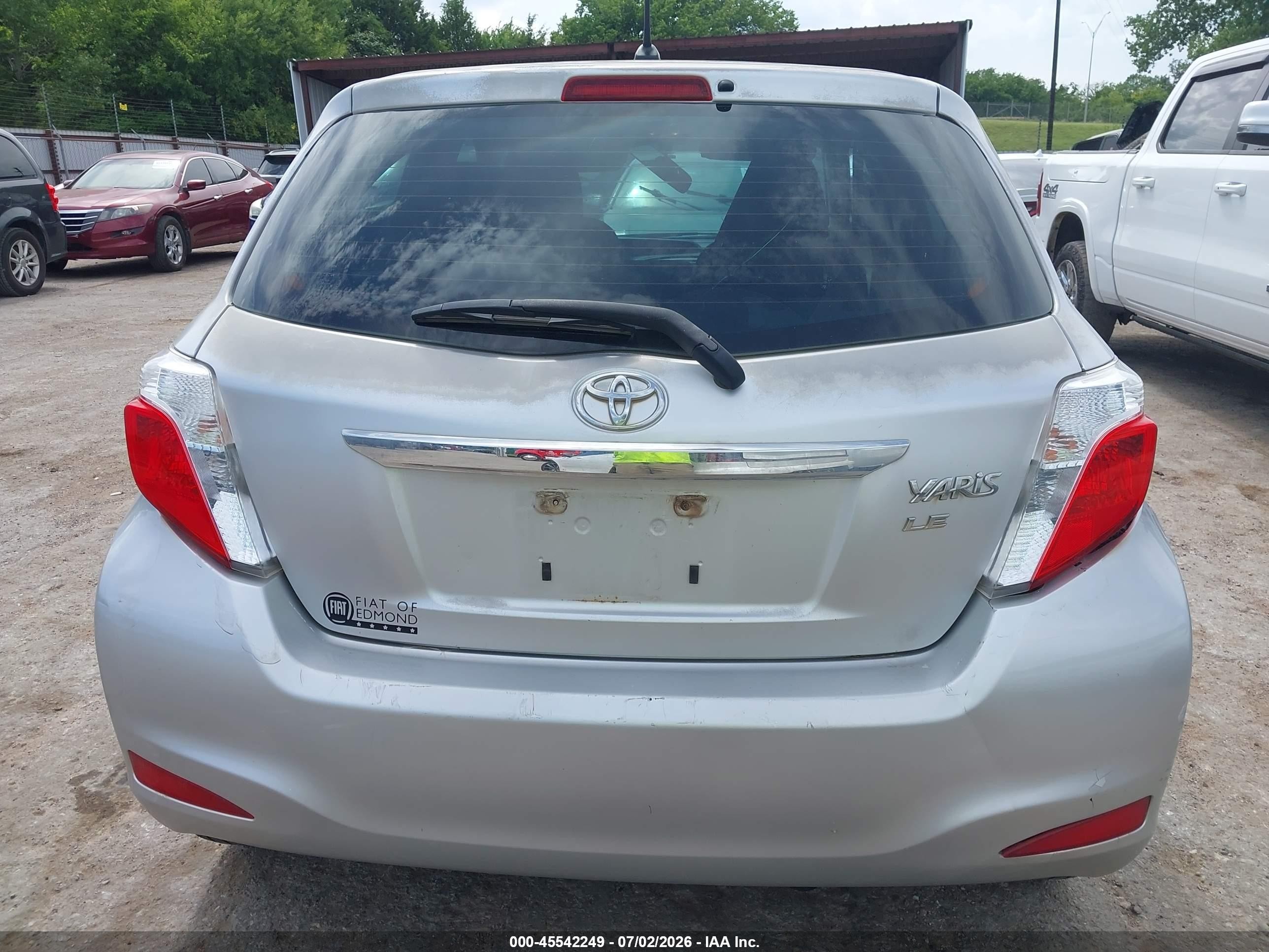2012 Toyota Yaris Le Silver vin: JTDKTUD38CD502795