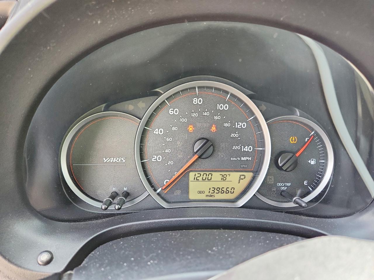 2012 Toyota Yaris 5-door Le Черный vin: JTDKTUD38CD504742
