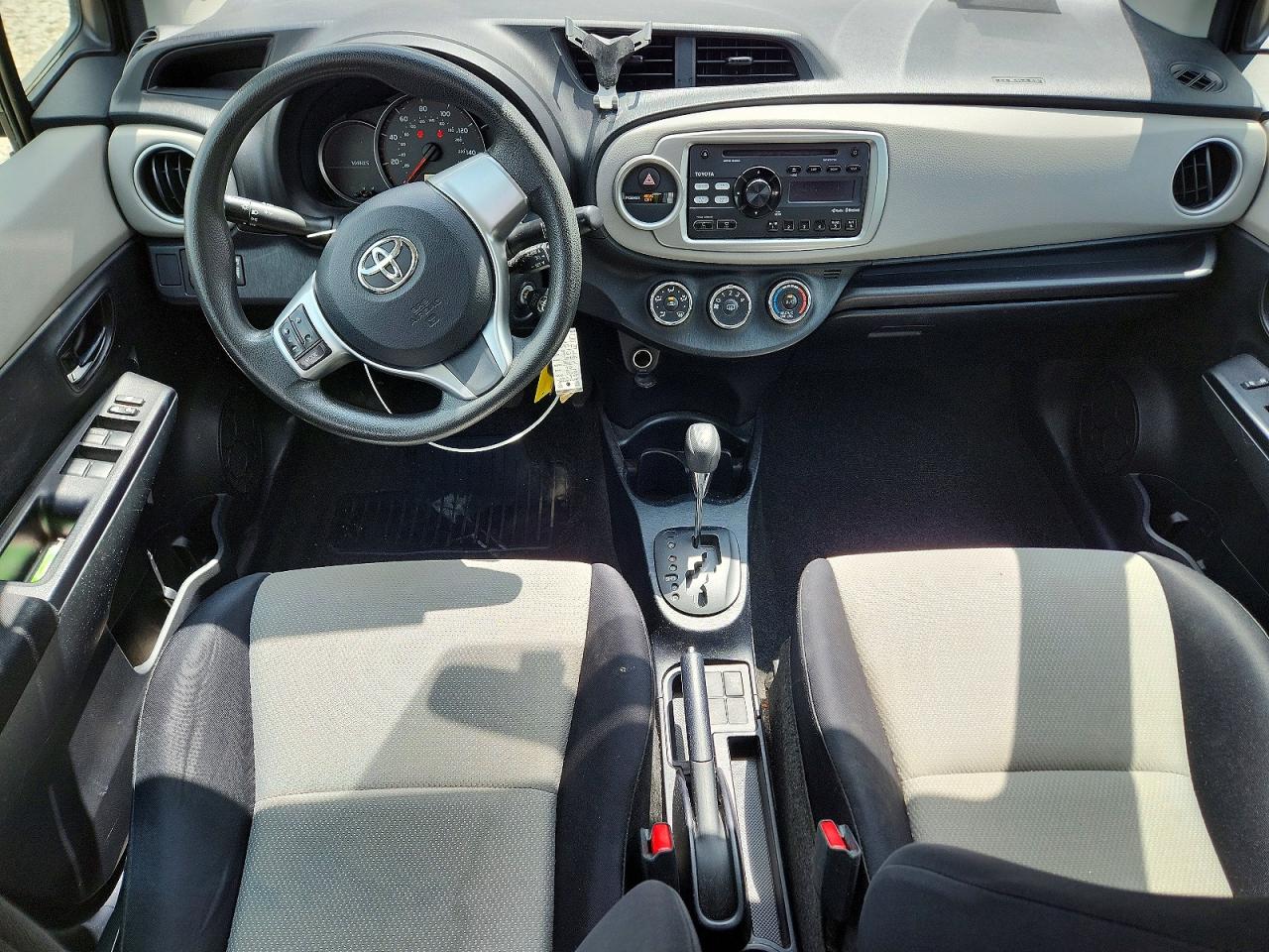 2012 Toyota Yaris 5-door Le Черный vin: JTDKTUD38CD504742