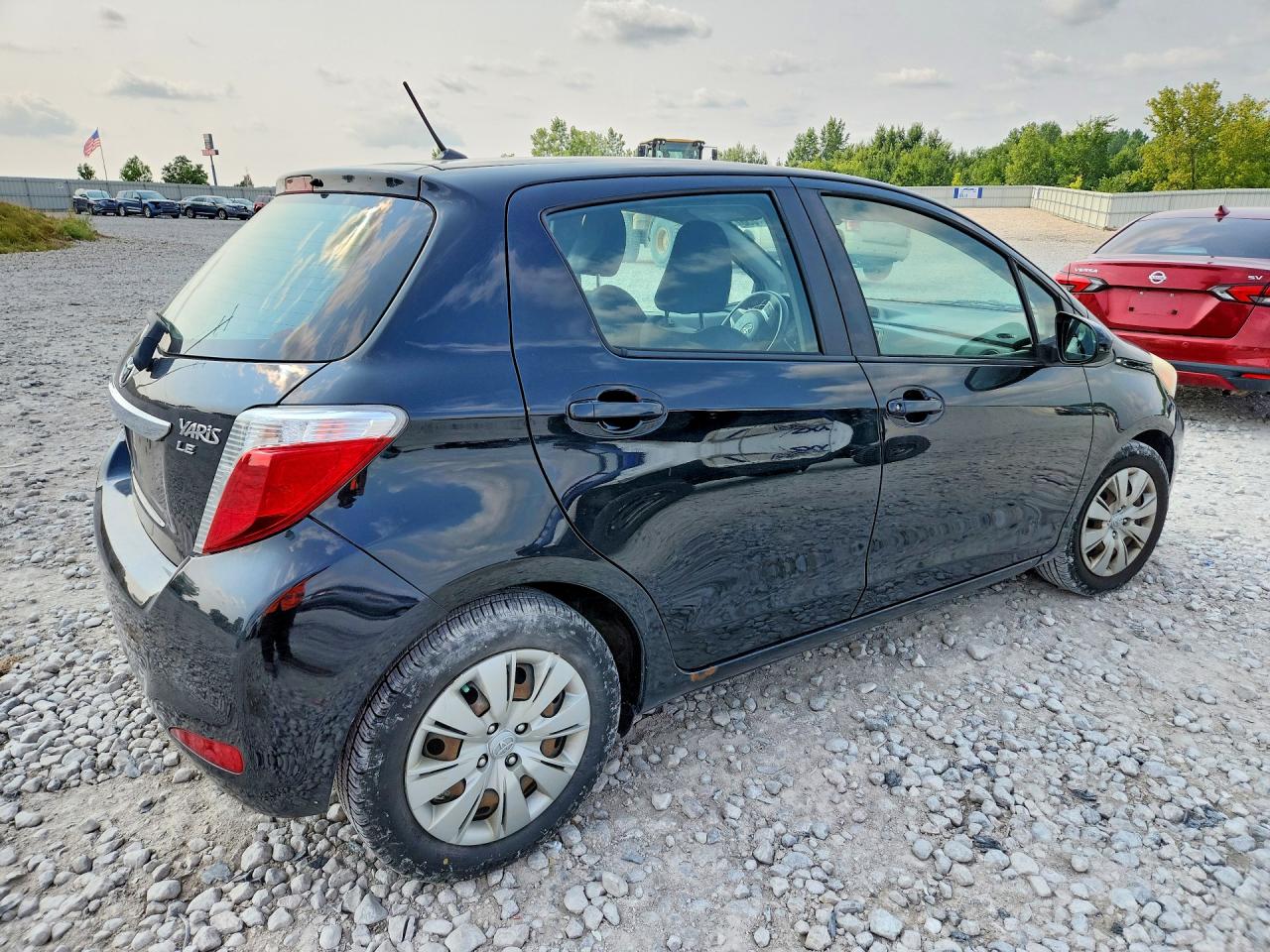 2012 Toyota Yaris 5-door Le Black vin: JTDKTUD38CD508936
